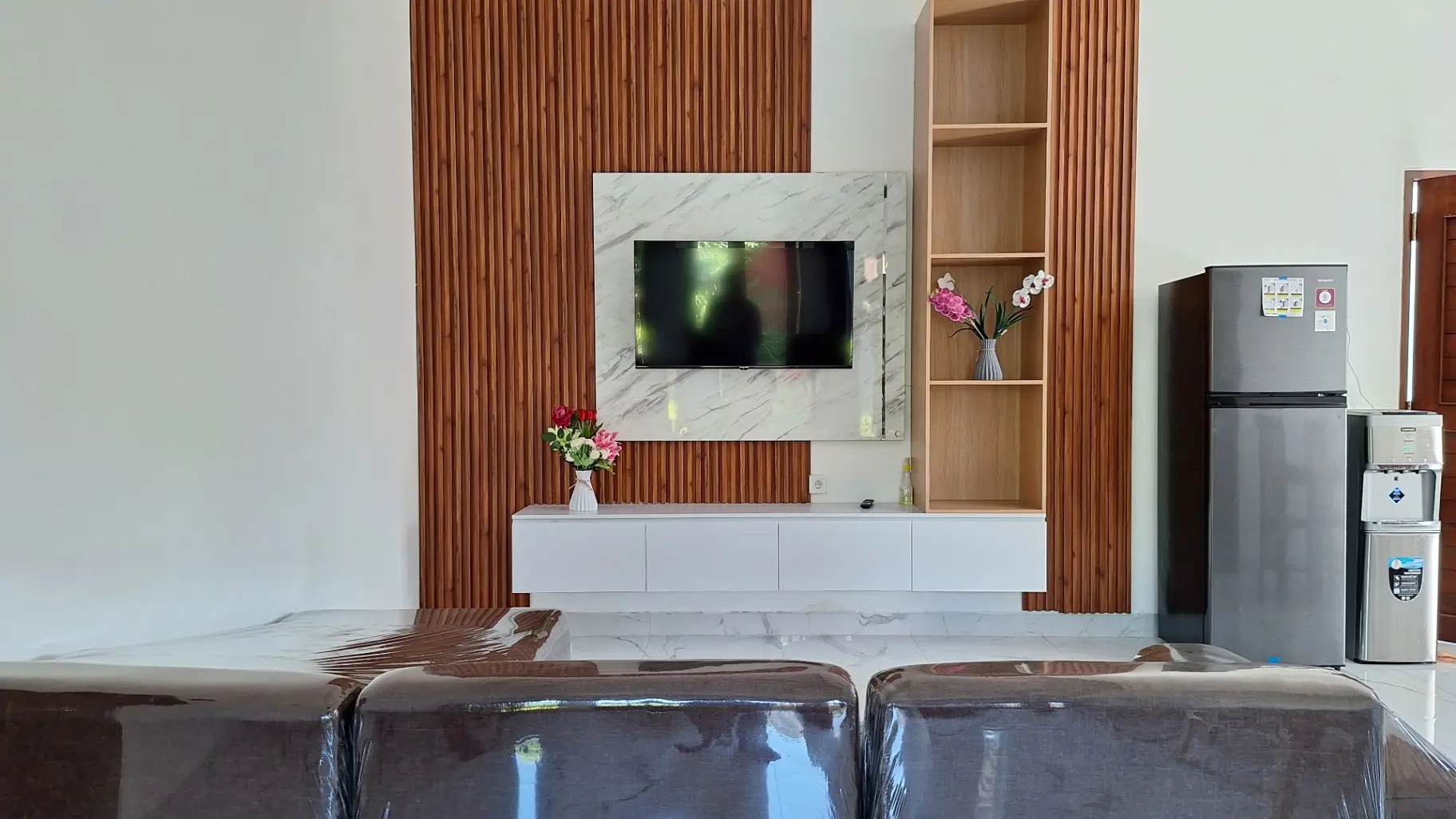 2 Bedroom House with Charming Living room and Huge Garden — image 2