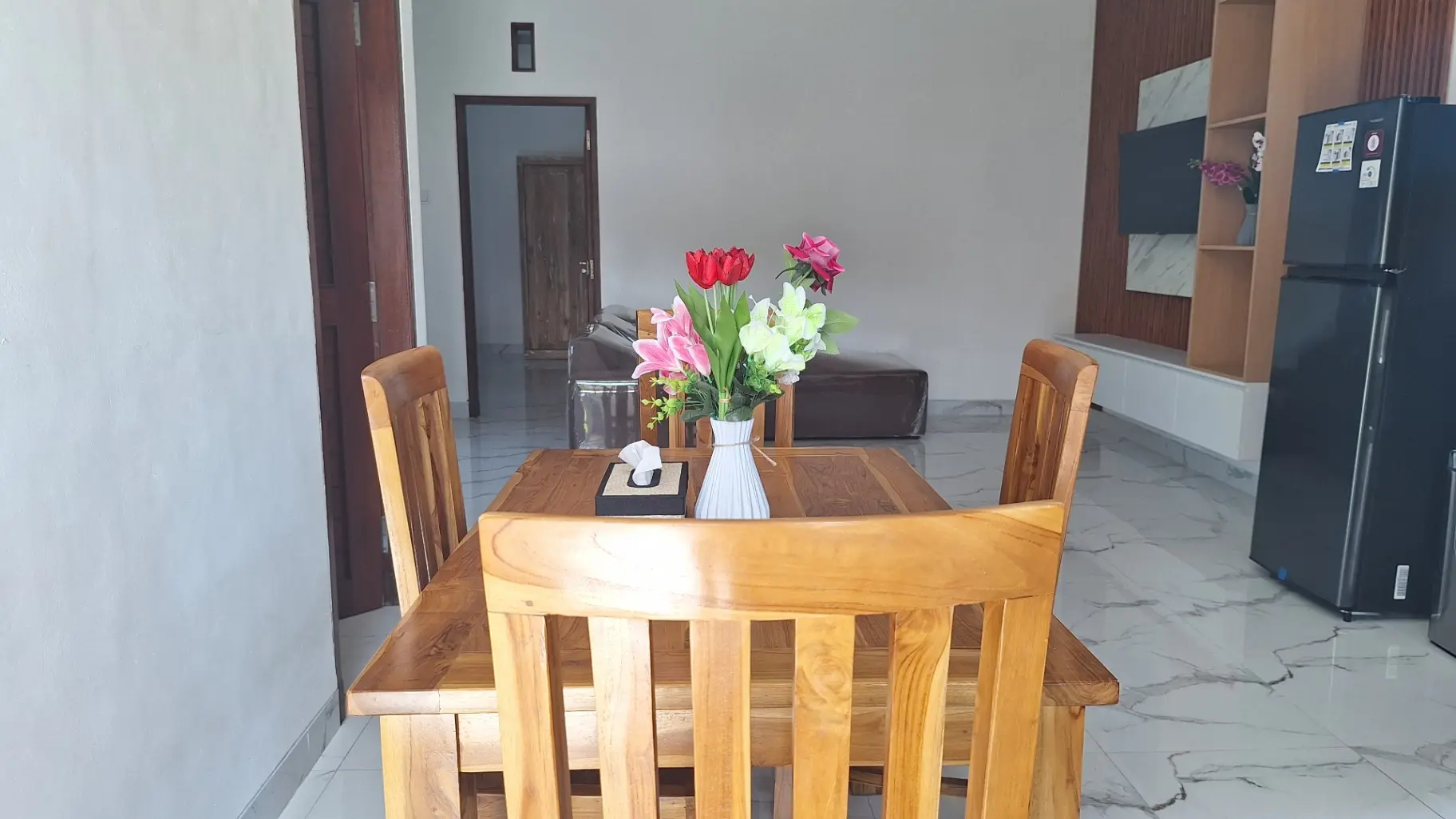 2 Bedroom House with Charming Living room and Huge Garden — image 3