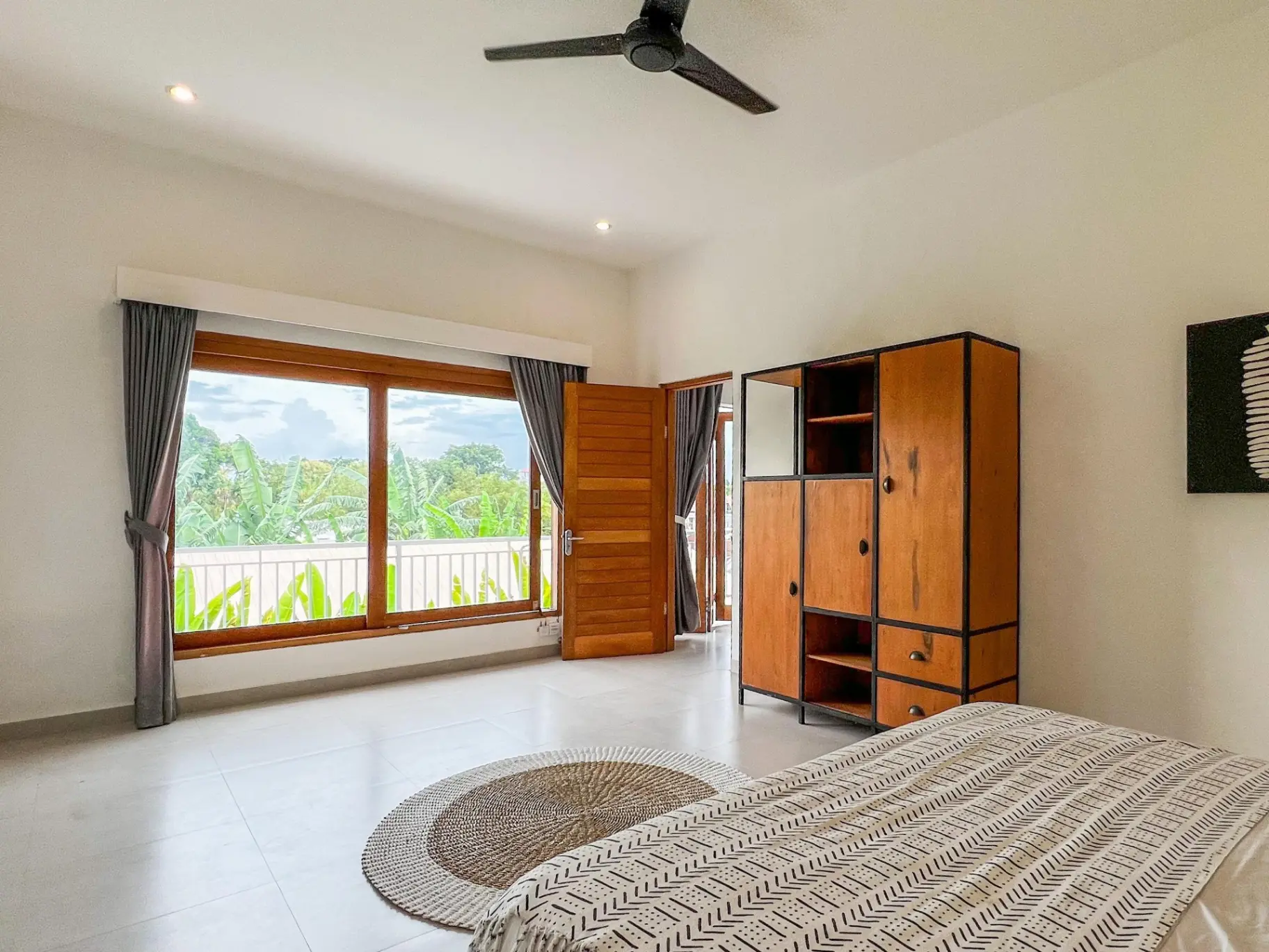 Zen Room in a Peaceful Female Villa — image 1