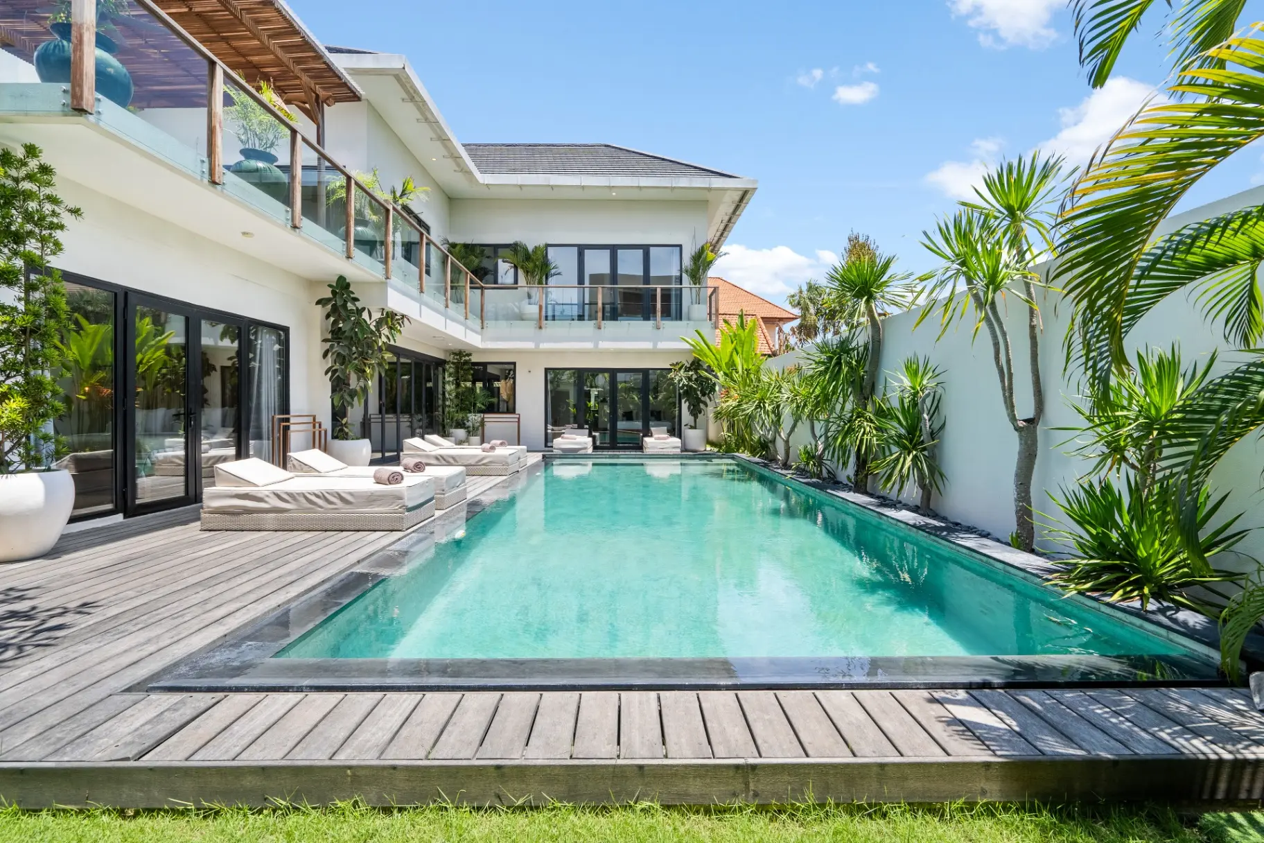 Abu - Luxury Canggu 5BR Villa with Pool & Rooftop