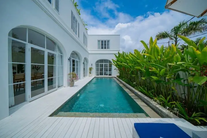 Brawa 3- bedroom beachside — image 1