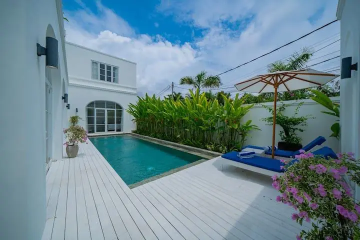 Brawa 3- bedroom beachside — image 2