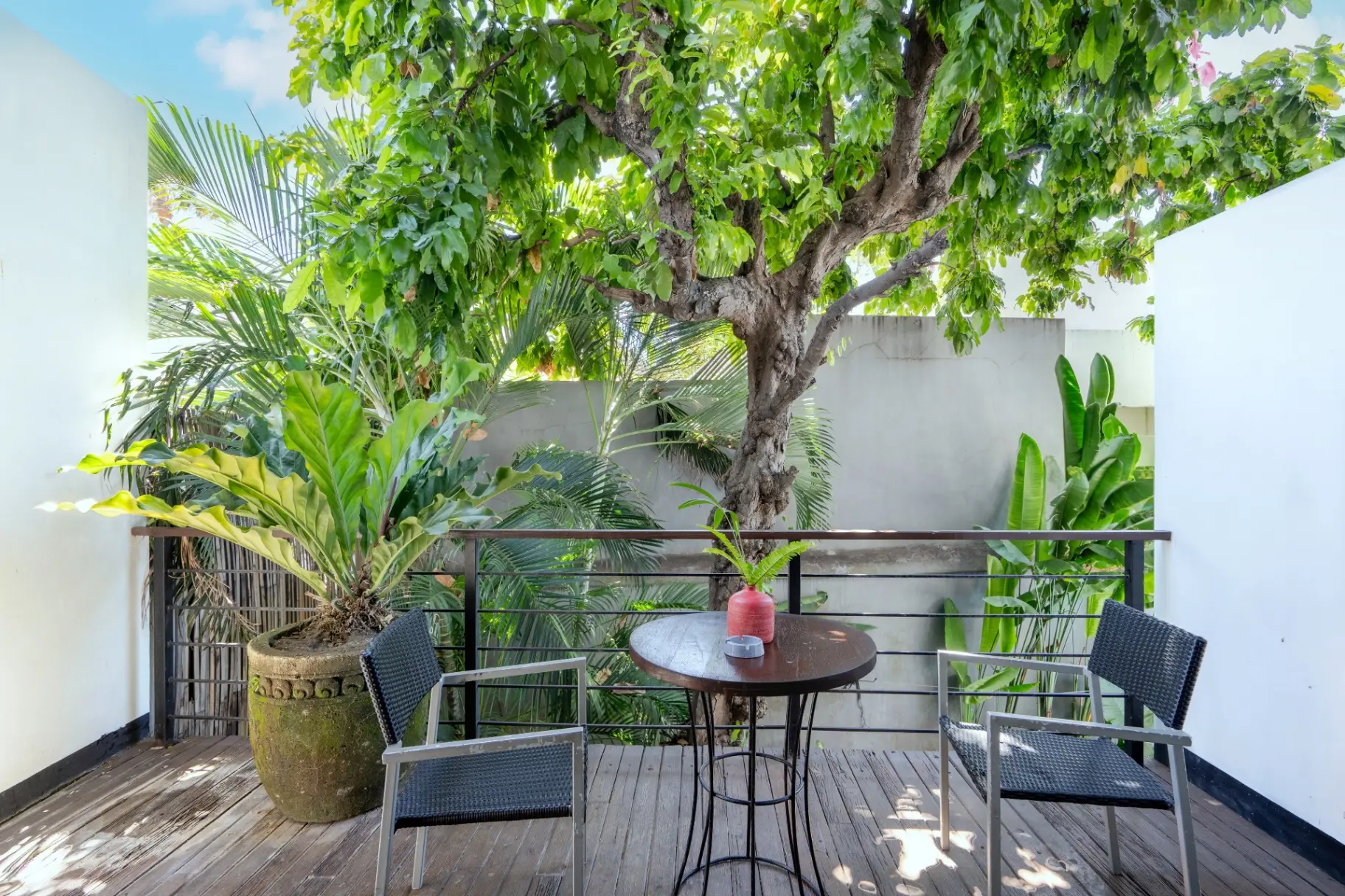 Balissimo B24 - Seminyak Verdant 1BR Loft with Pool Access — image 1
