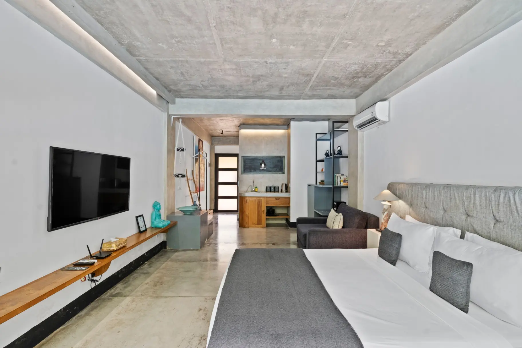 Balissimo Suite - Seminyak 1BR Suites | Pool Near Shops & Cafés — image 3