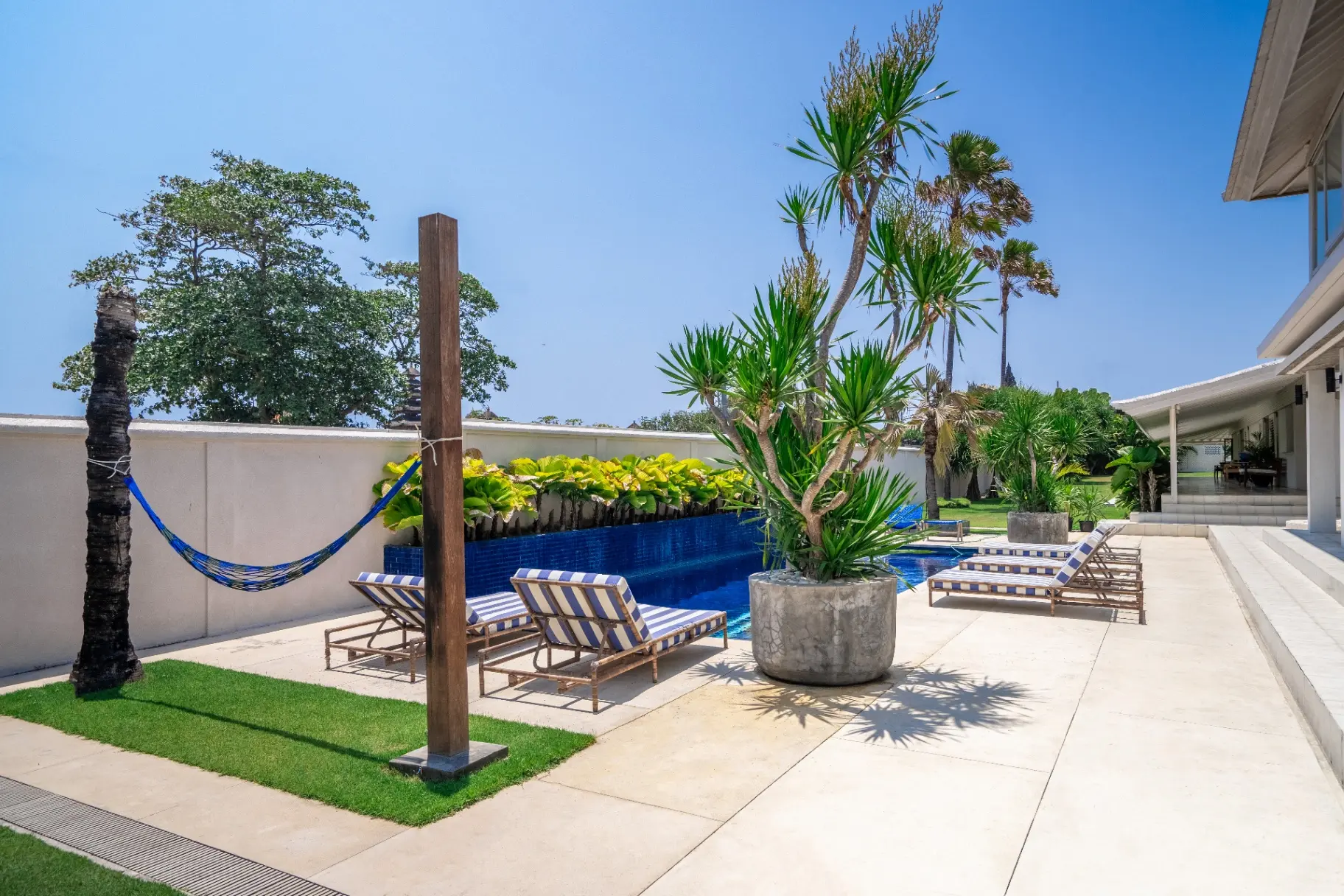 Casa Casbah - Canggu 5BR Prime Oceanfront | Pool & Rooftop — image 1