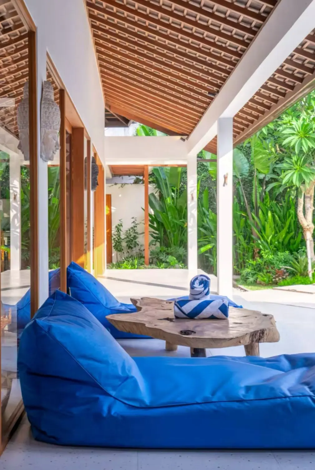 Modern 4-Bedroom Tropical Villa in Kayu Tulang Canggu — image 2