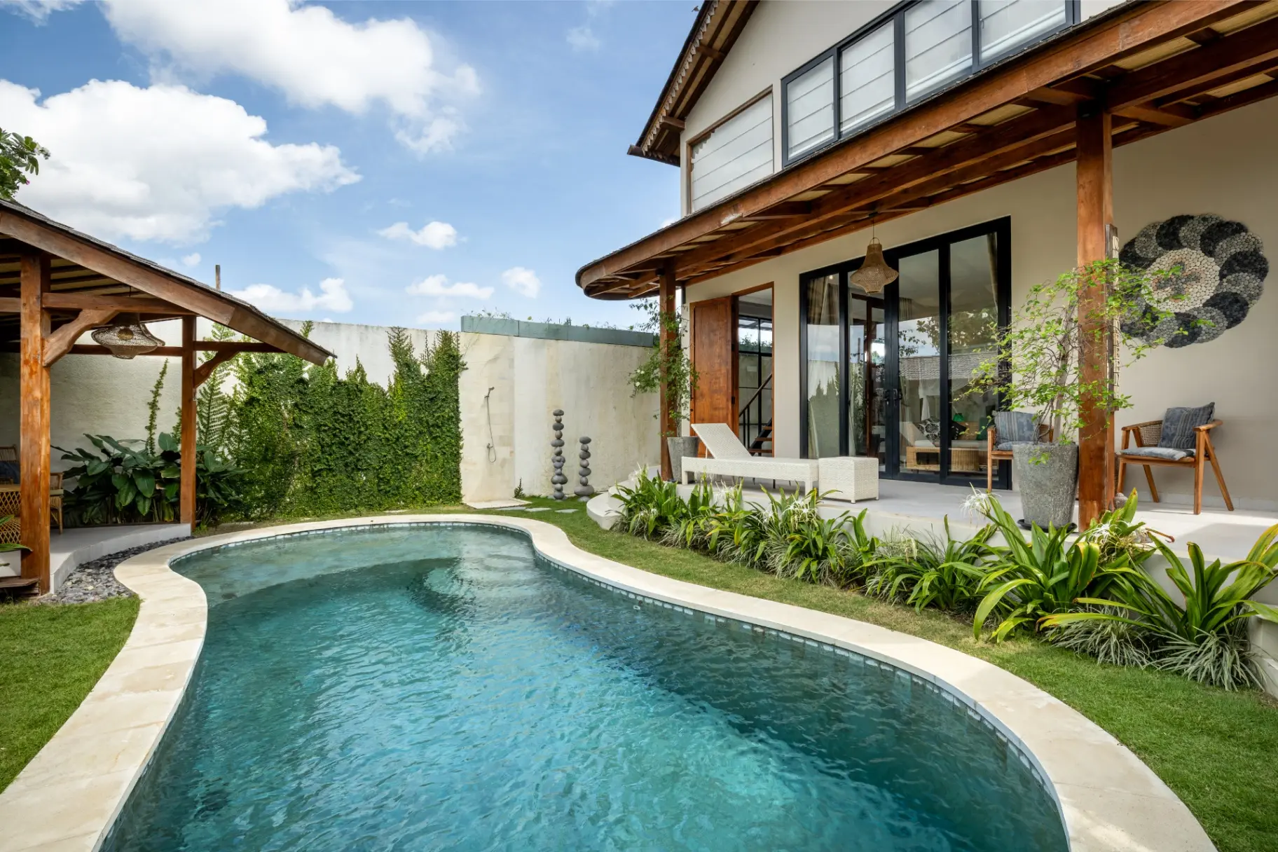 Casa Doreena - Stylish 3BR Pool Villa Pererenan - Paddy Views — image 1