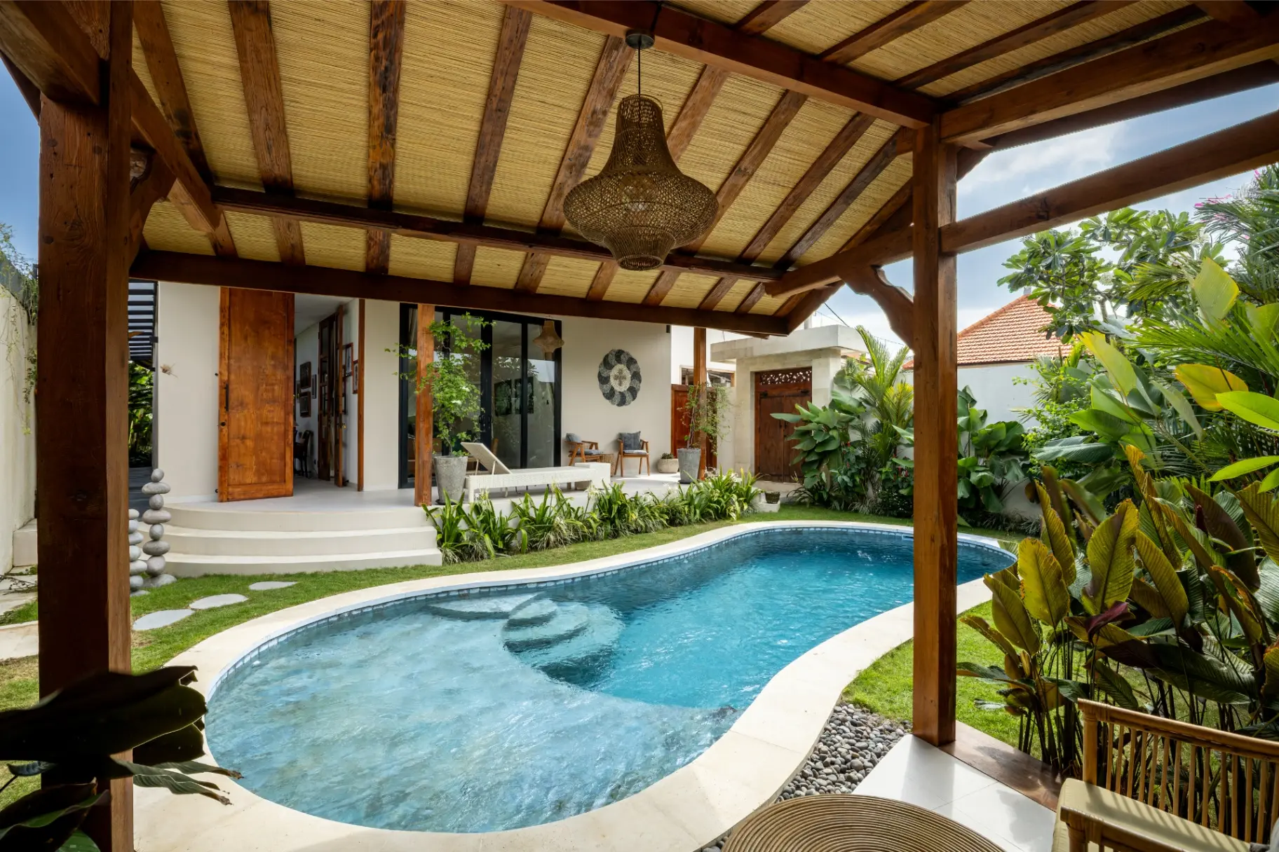 Casa Doreena - Stylish 3BR Pool Villa Pererenan - Paddy Views — image 2
