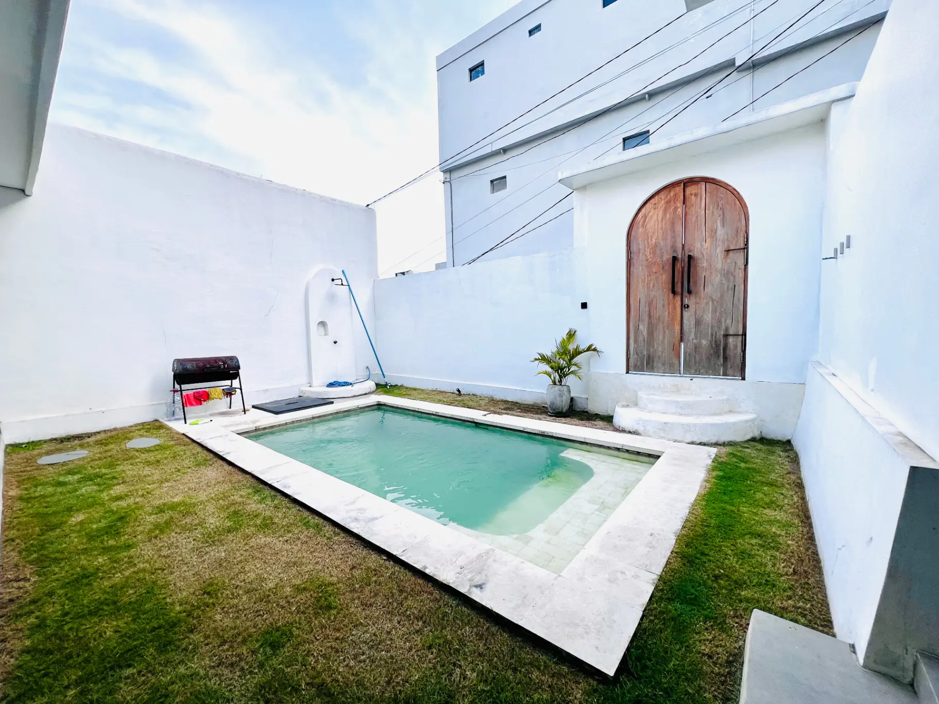 UNFURNISHED MINIMALIST 2 BD VILLA IN PERERENAN– ADE194B — image 1