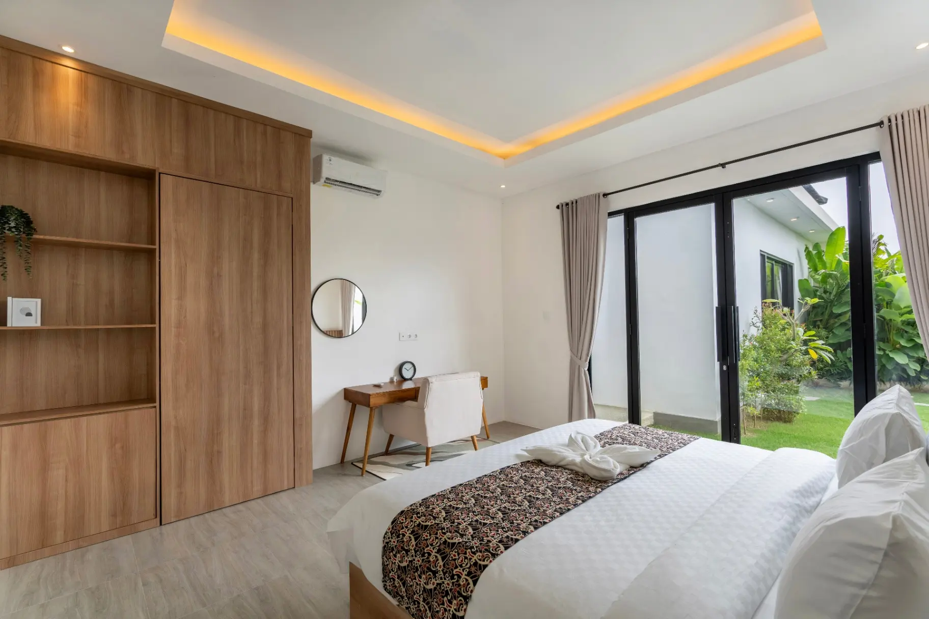 Casa Dua - Canggu Designer 3BR Villa | Pool & Near Beaches — image 4