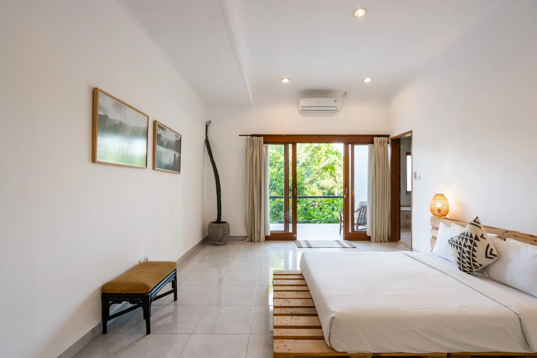 Casa Sweet Lips - 3BR Canggu Finest Villa | Pool Bathtub & Garden — image 4