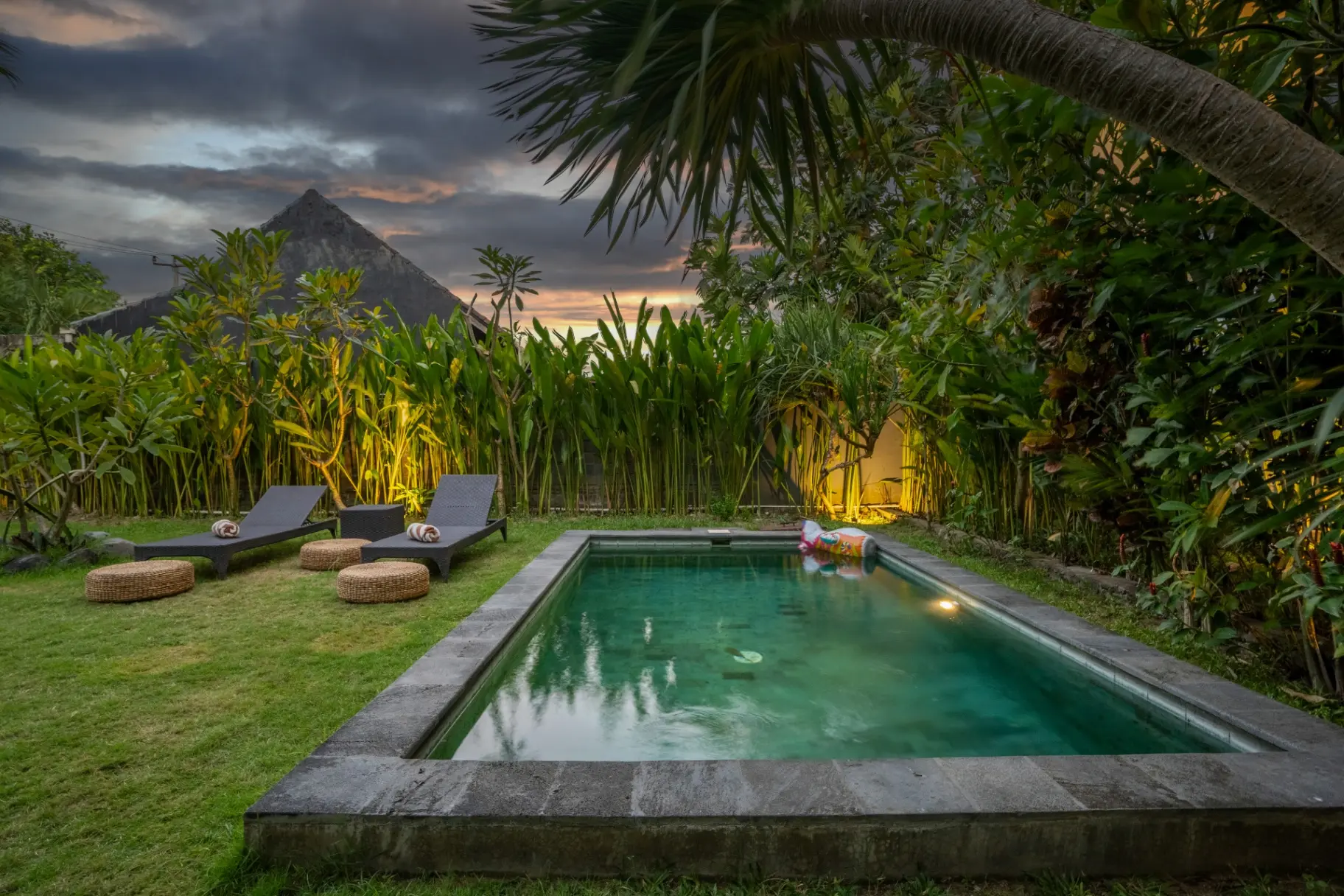Casa Sweet Lips - 3BR Canggu Finest Villa | Pool Bathtub & Garden — image 1