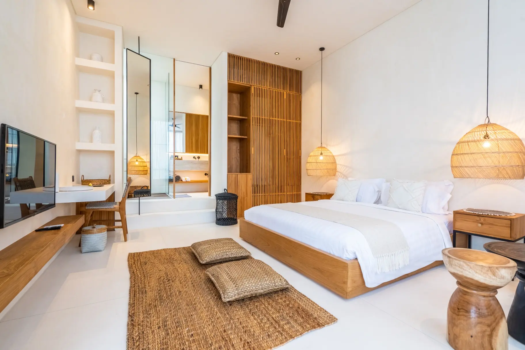 Casa Umalas - Canggu 2BR Villa Near Beach w/ Tropical Pool — image 3