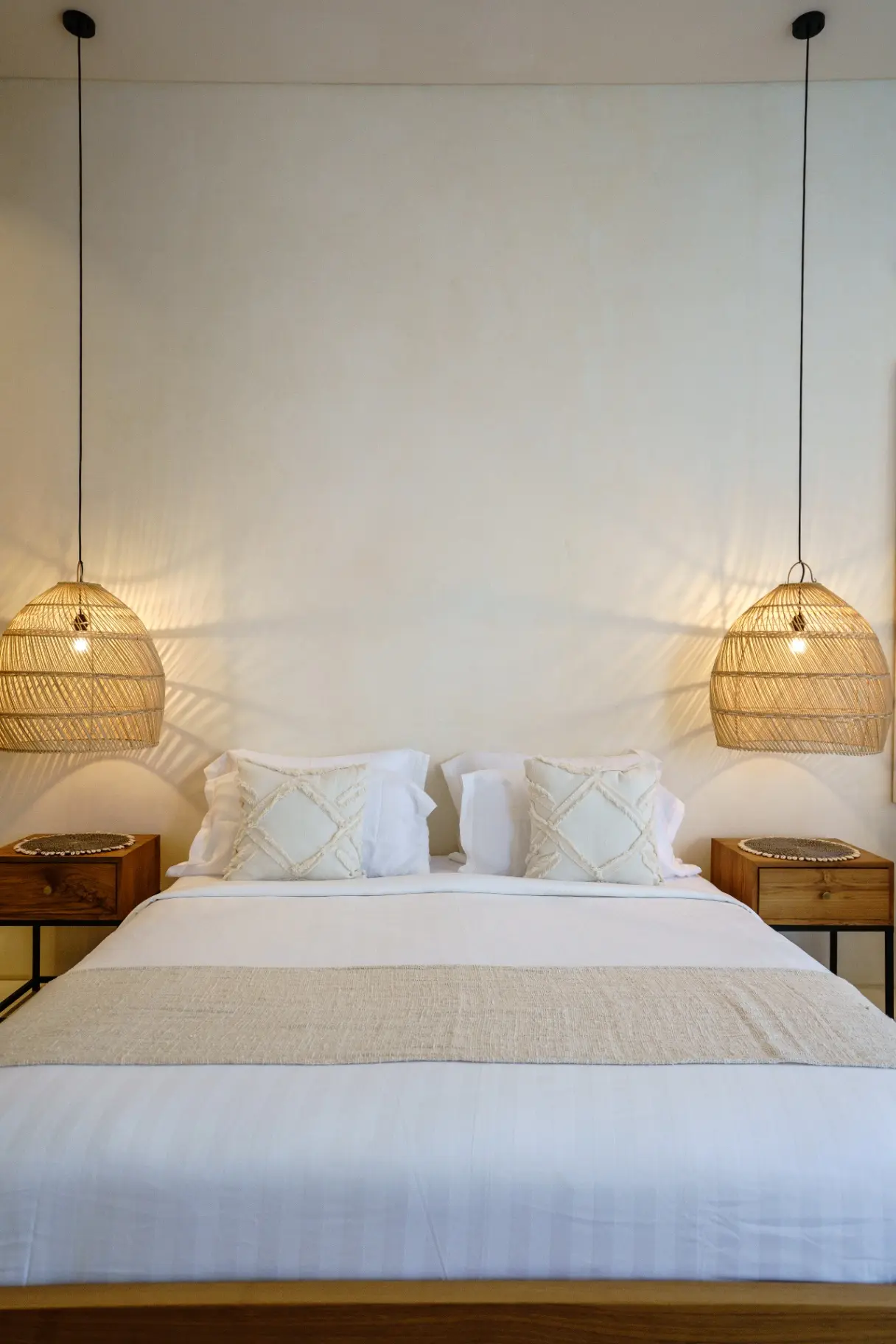 Casa Umalas - Canggu 2BR Villa Near Beach w/ Tropical Pool — image 4