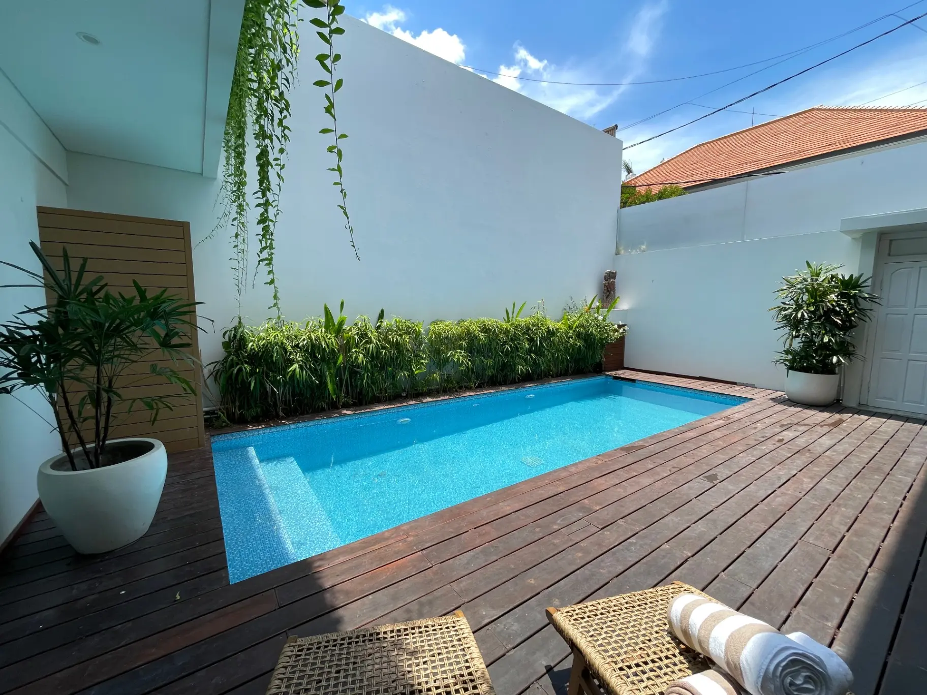 3 BEDROOM MODERN FAMILY HOUSE BERAWA (NEWLY RENOVATED & BRAND NEW FURNITURE) — image 1