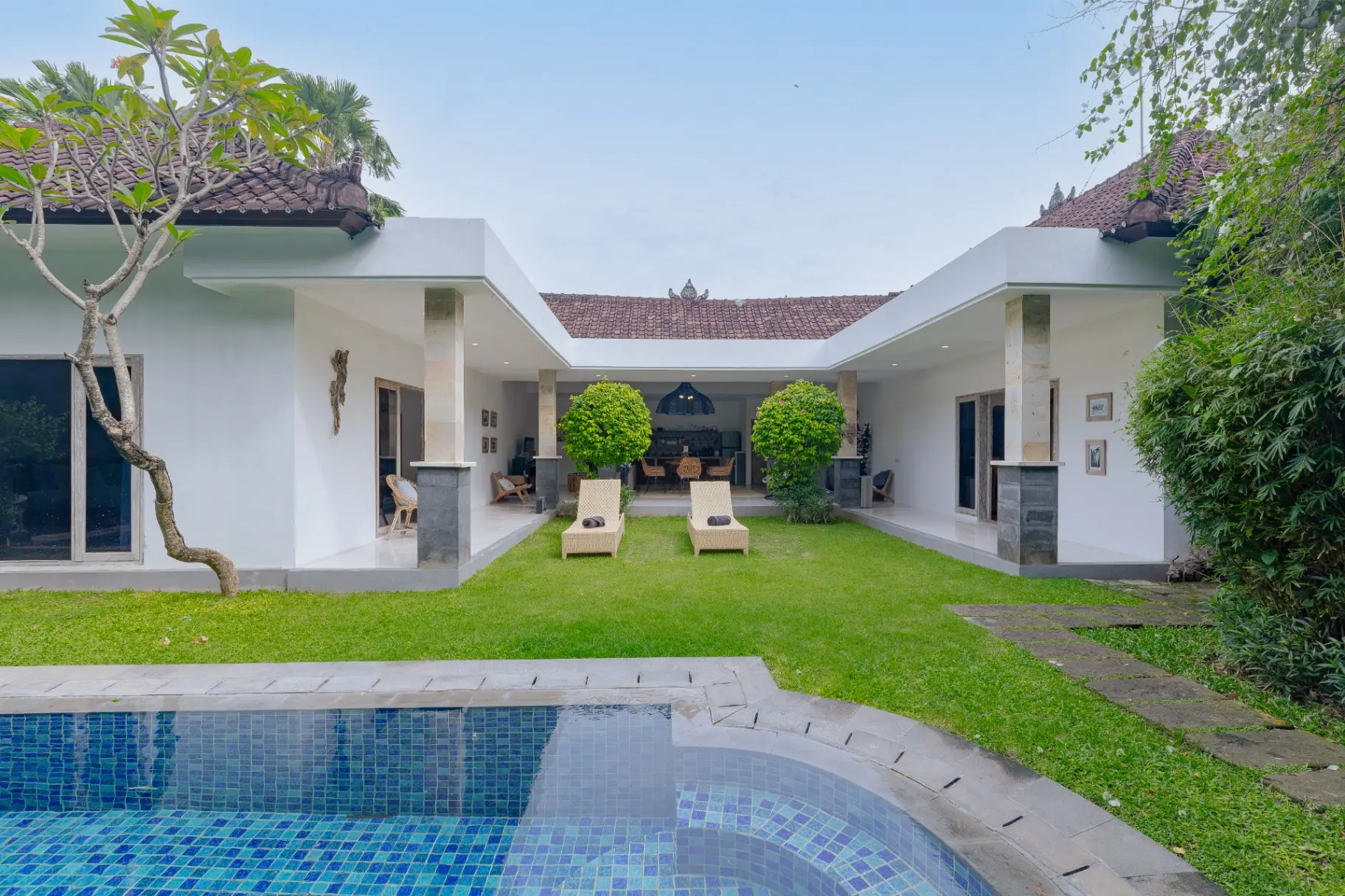 Cezanne - 2BR Balinese Modern Hideaway with Garden