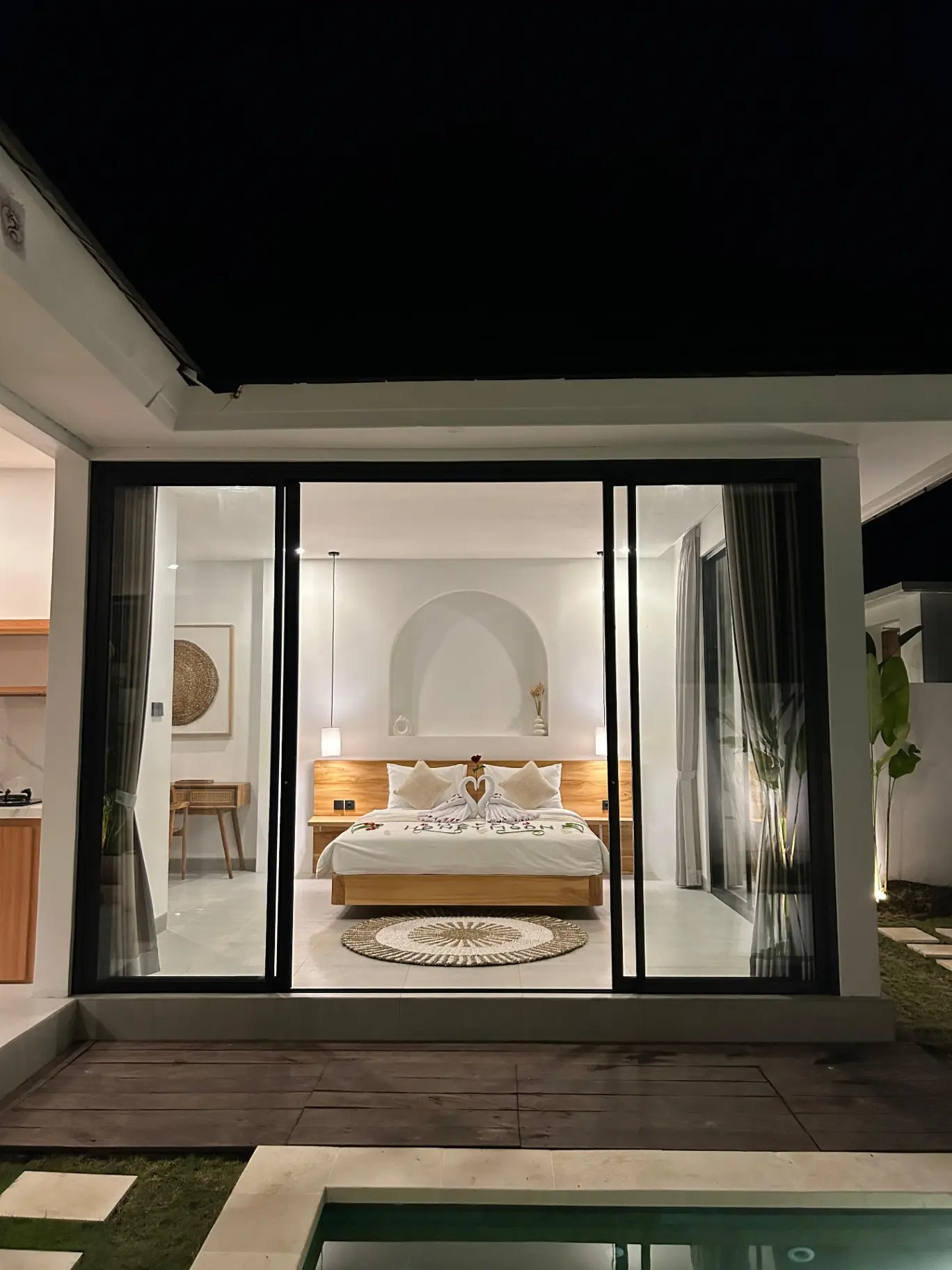 Luxury 1BR Villa w/ Rice Field Views & Full Services — image 1