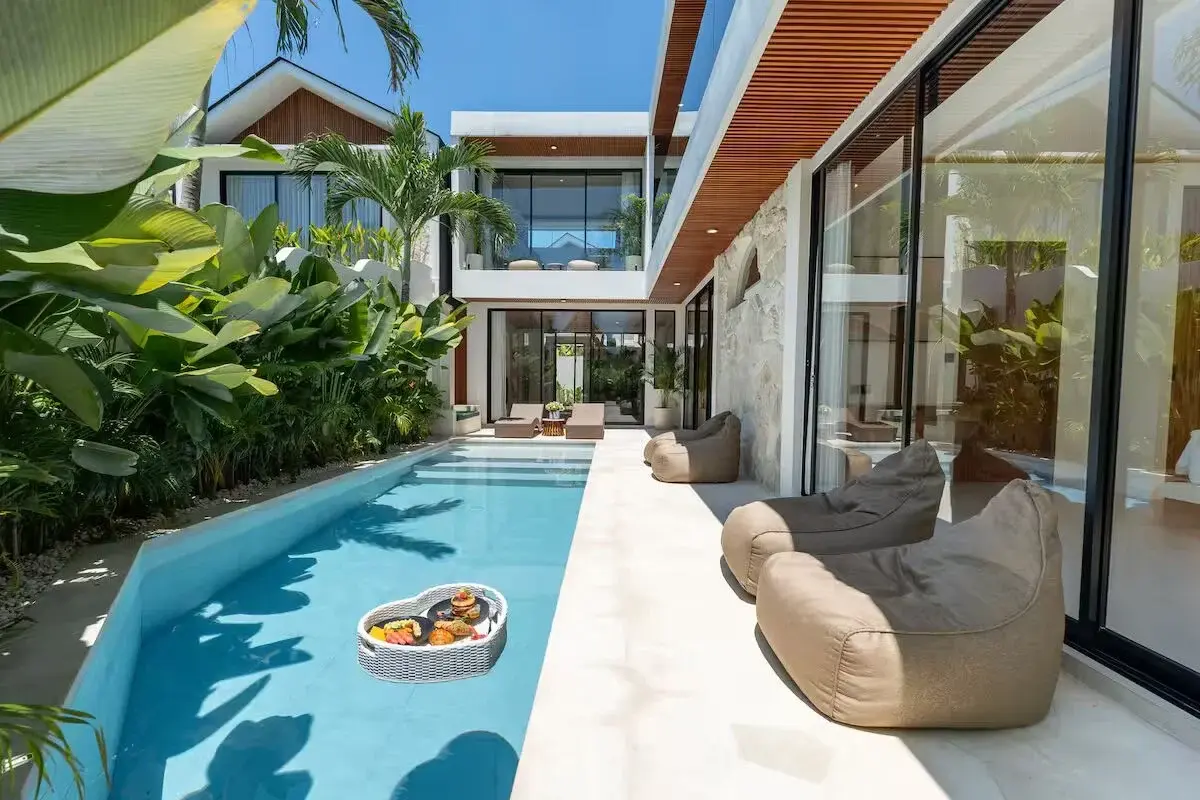 4 BEDROOM BRAND-NEW LUXURY VILLA WITH JACUZZI POOL & CINEMA