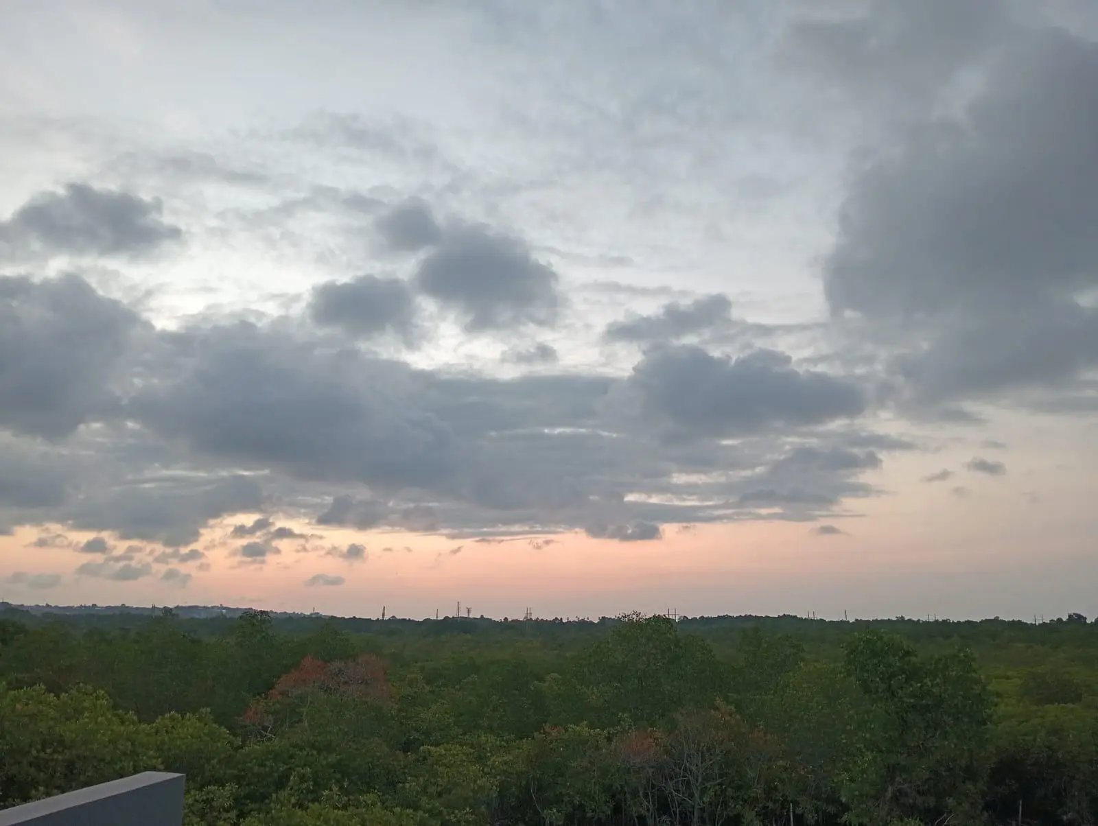 Modern 3BR Villa w/ Rooftop & Sunset Views — image 3