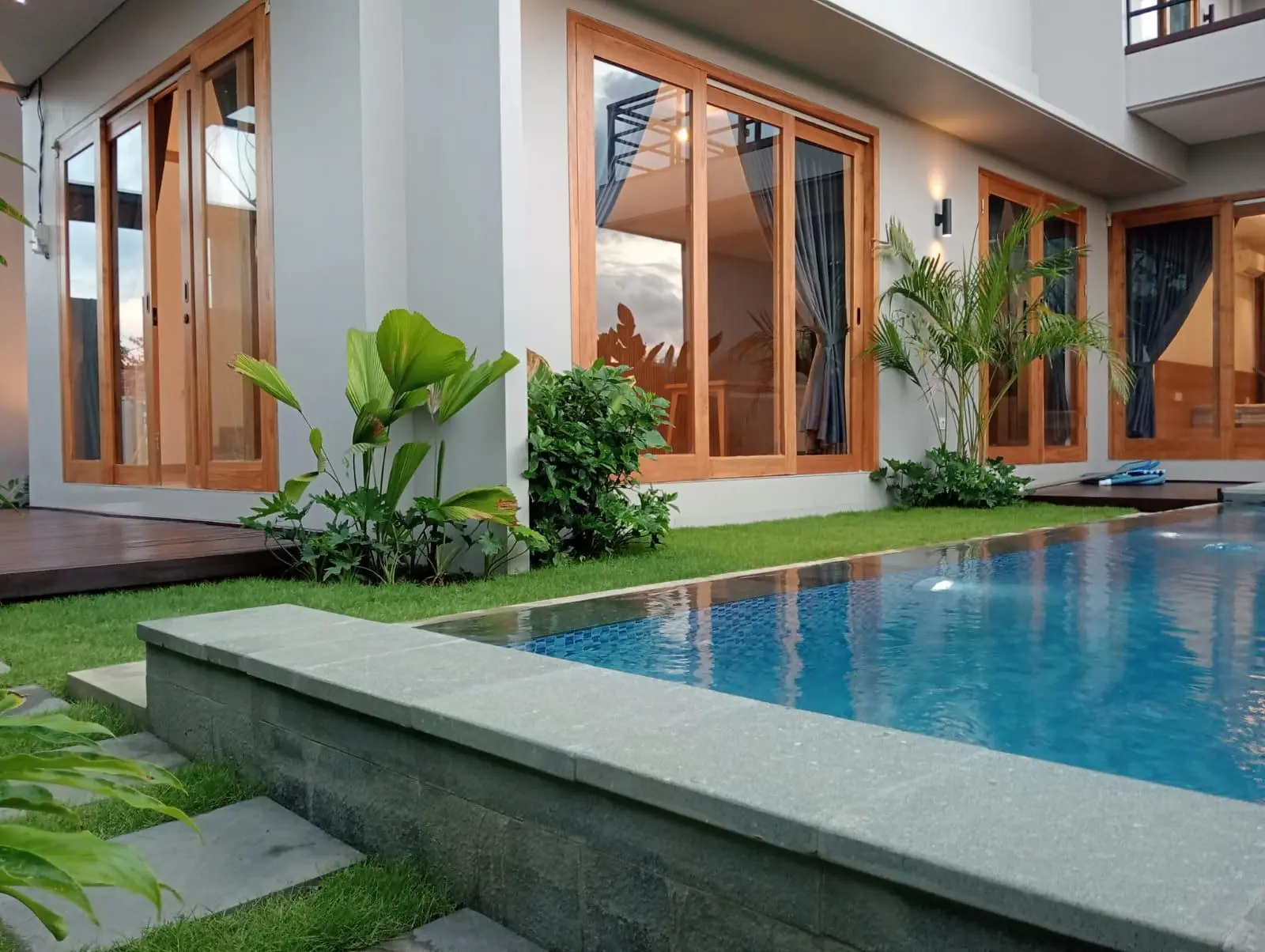 Modern 3BR Villa w/ Rooftop & Sunset Views