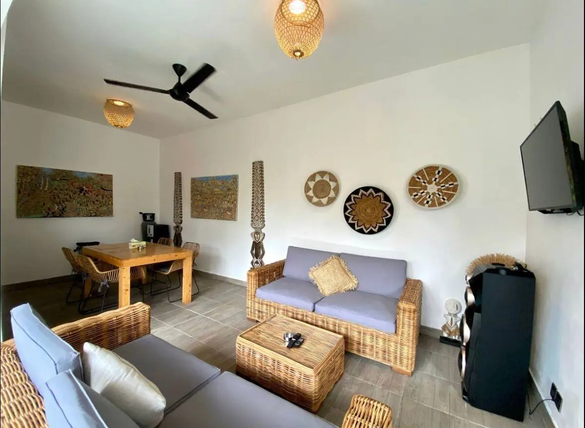 Villa Warm - 2 Bedroom Villa in Central Location 5 minutes walk to Nirvana gym — image 3