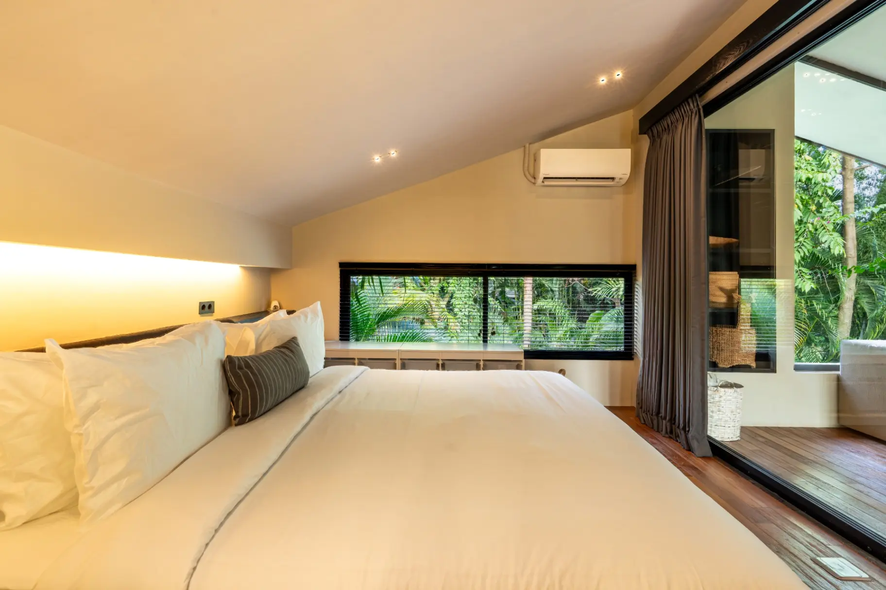 Loft 7 -2BR Canggu Villa: Luxury Pool & Outdoor BBQ — image 4