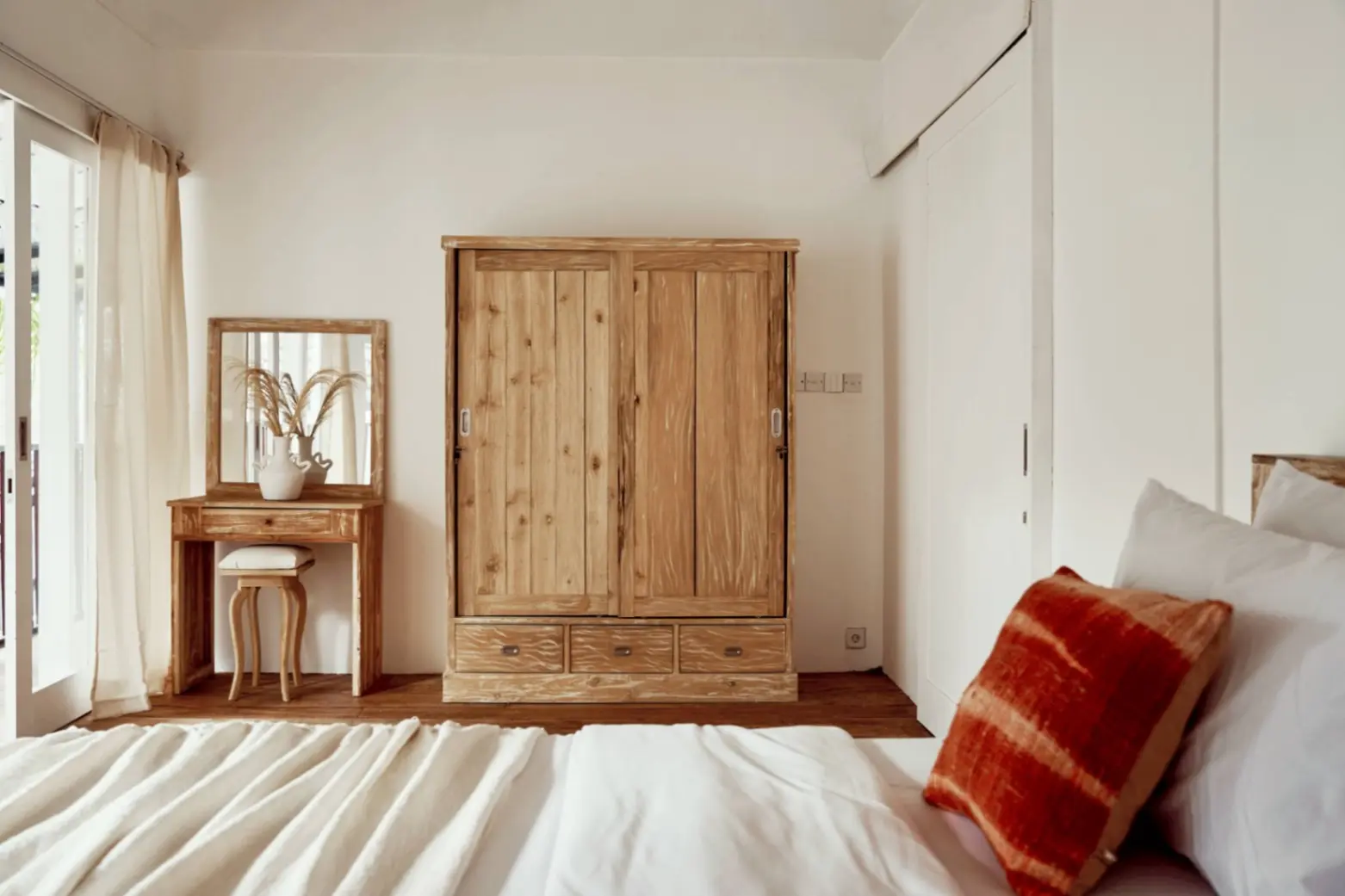 Spacious 2-Bedroom 2-Bathroom Designer Villa in Ubud — image 3