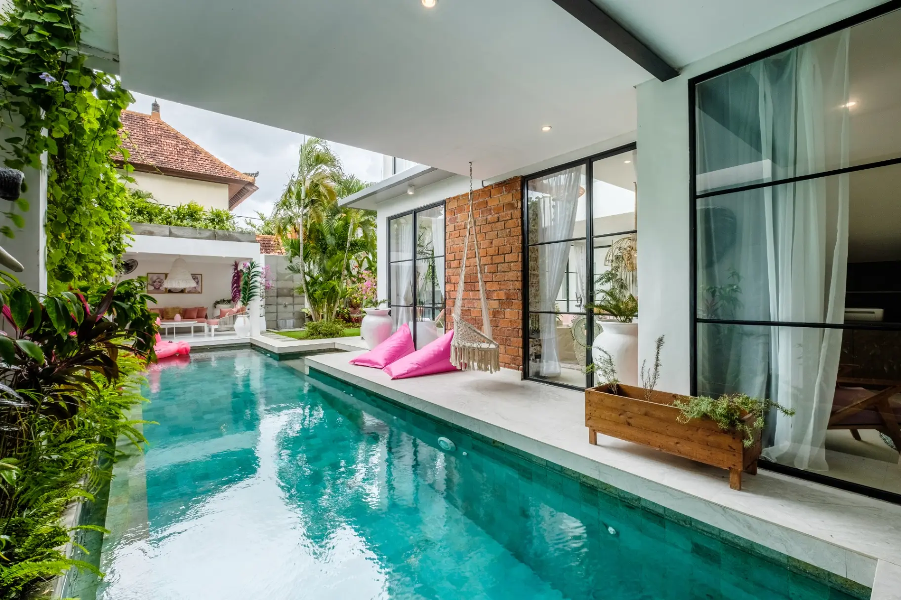 Maison - 4BR Artistic Designer Villa w/ Pool Canggu
