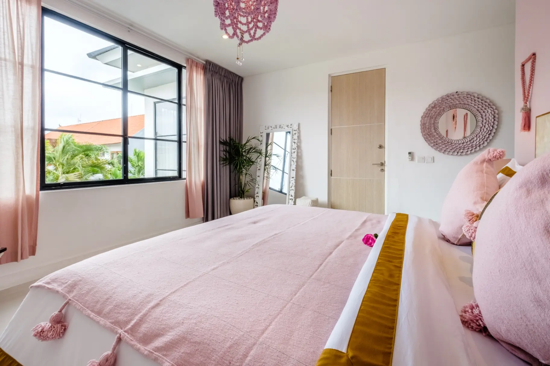 Maison - 4BR Artistic Designer Villa w/ Pool Canggu — image 3