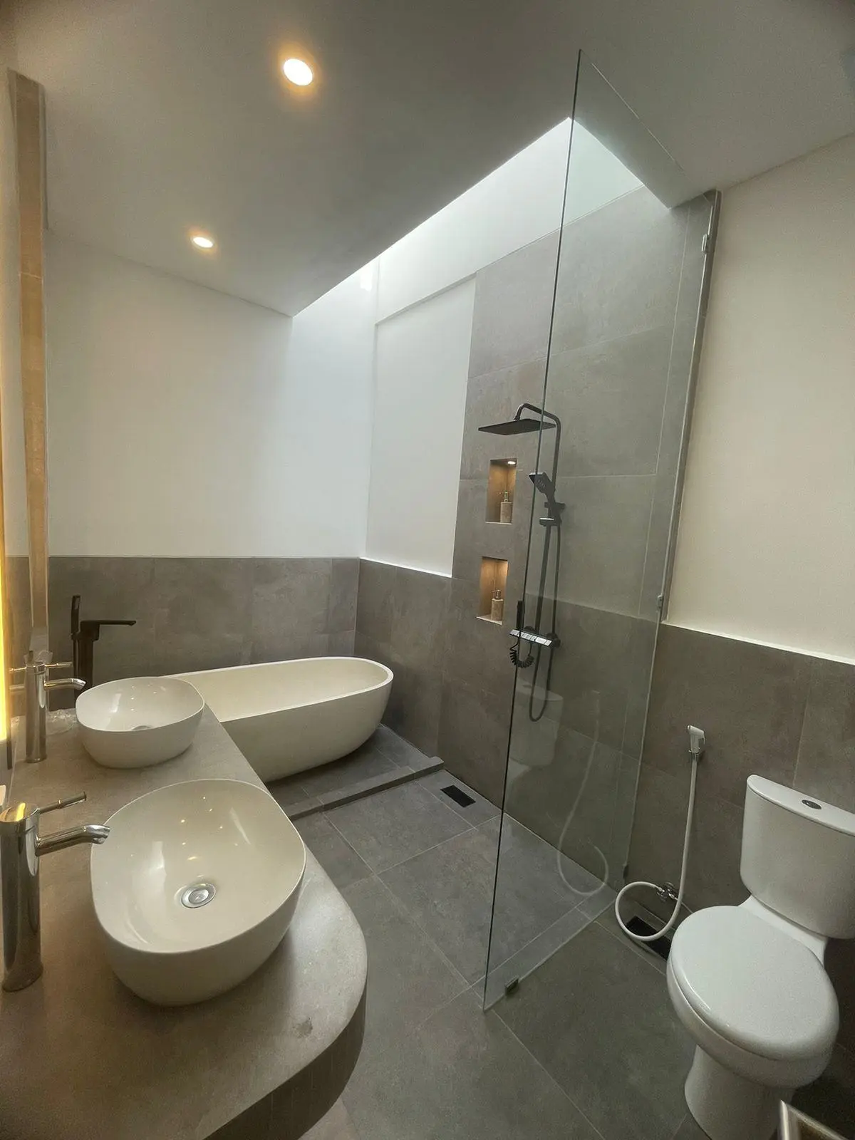 AN 12- FOR RENT NEW VILLA LOCATED AT UNGASAN — image 1