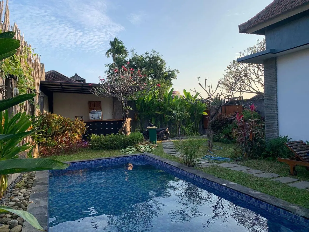 RSK 041- FOR RENT TROPICAL KONTEMPORER VILLA IN SANUR