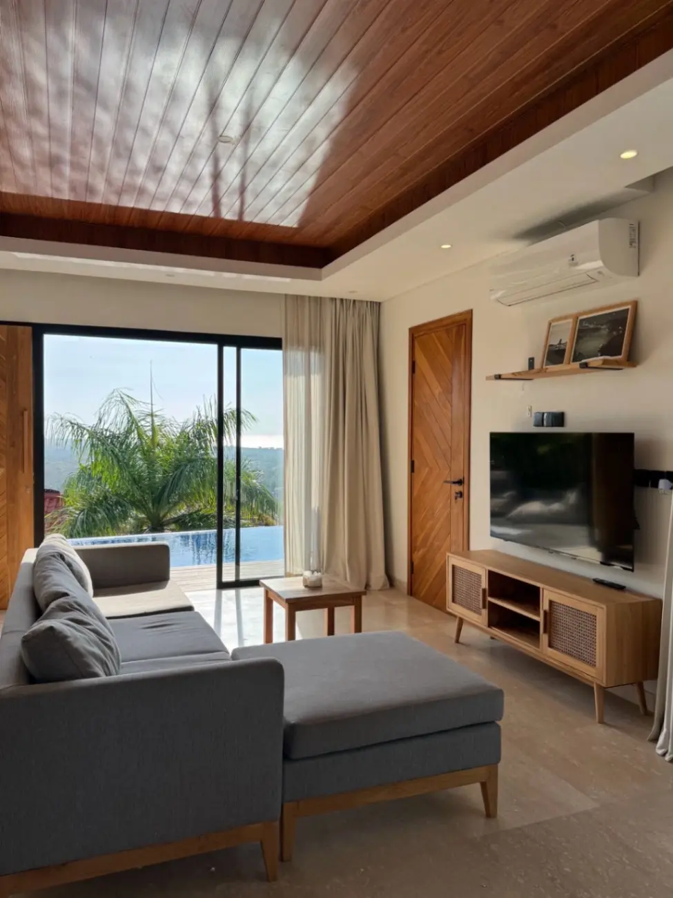 Quiet Sunset Villa — image 1