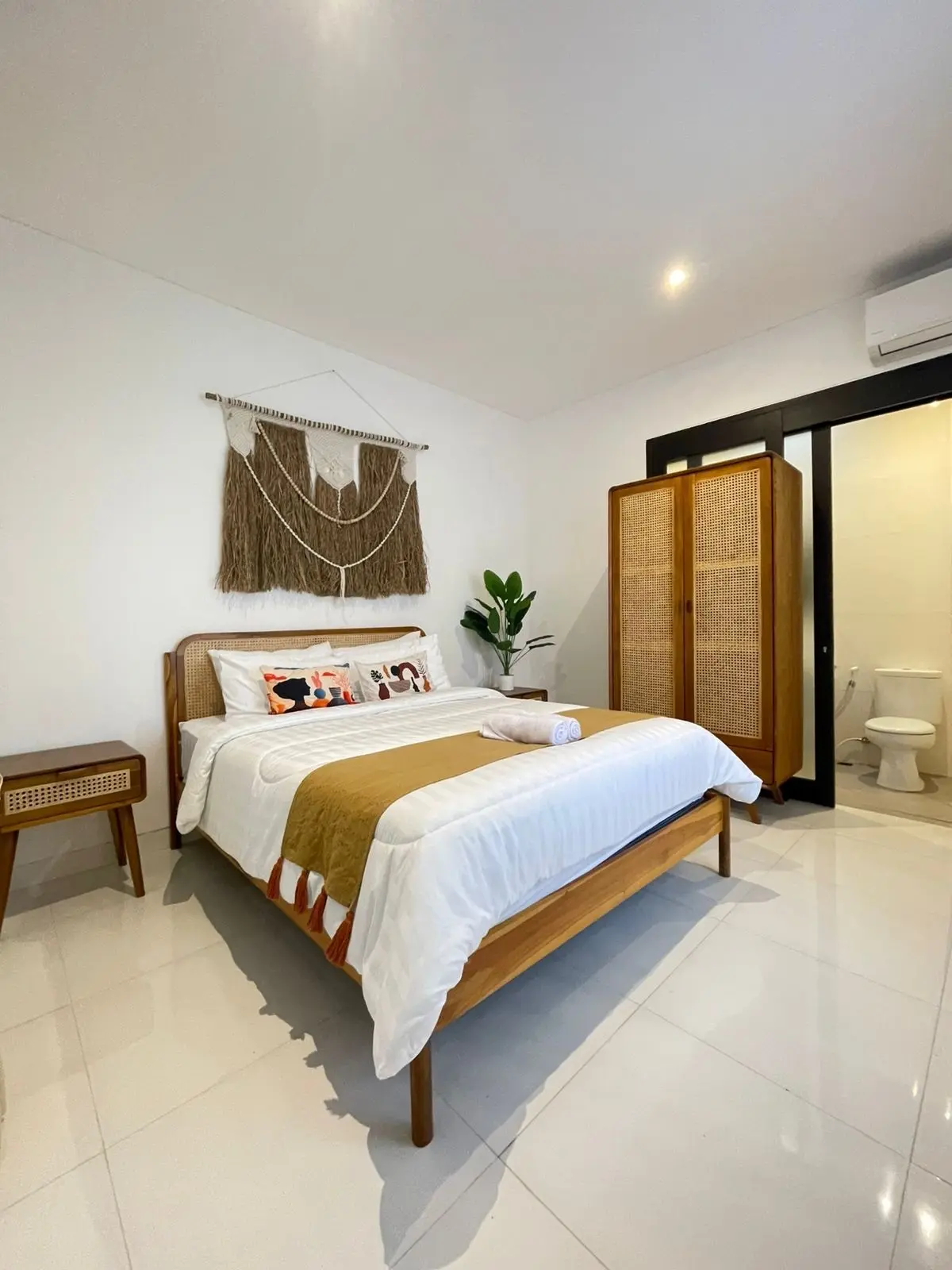 Villa For Rent 3 Bed In Kerobokan KelodBali KD-3745 — image 2