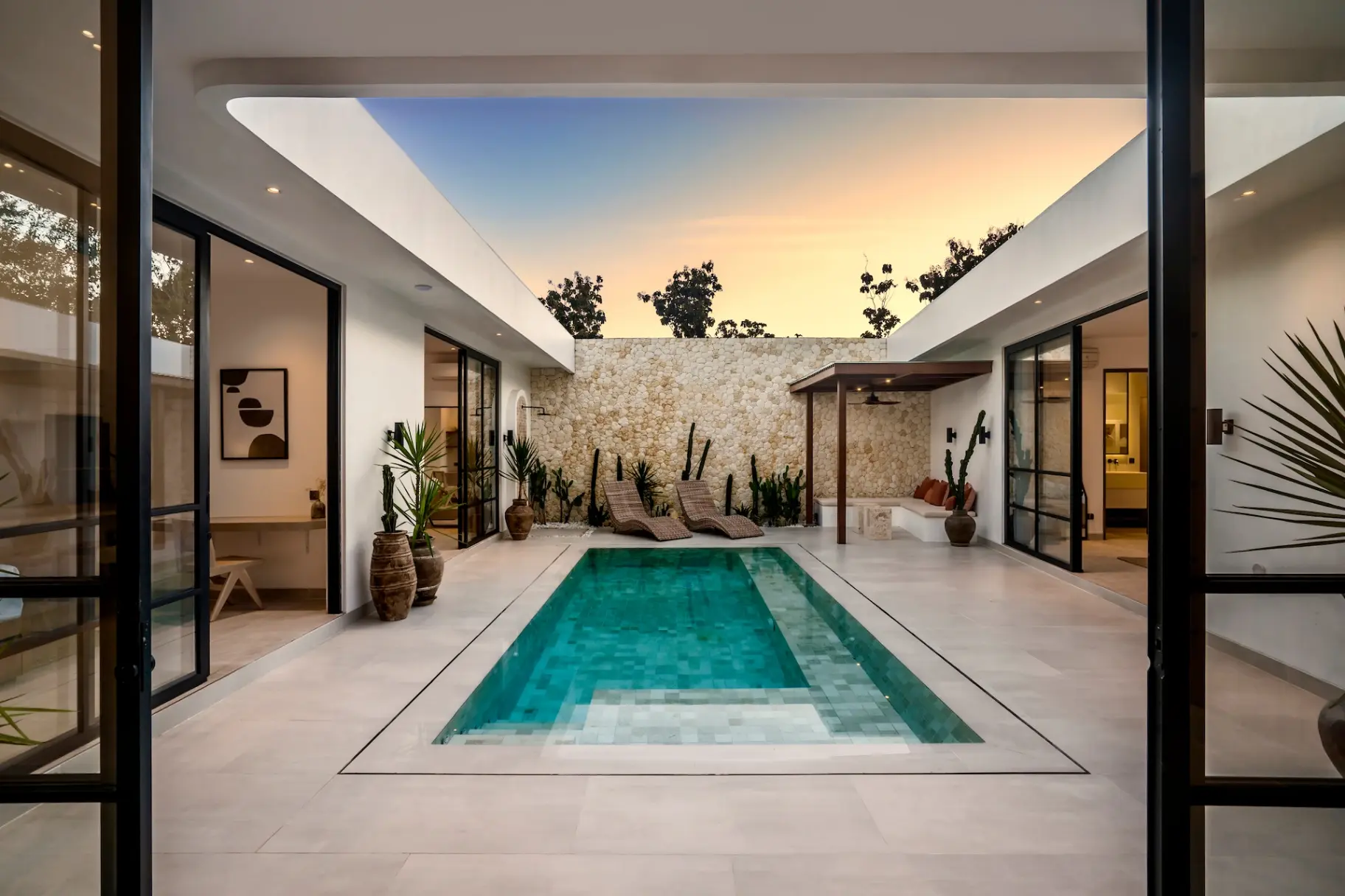 Apricot House - Exquisite 3BD Pool House Close to the Beach — image 1
