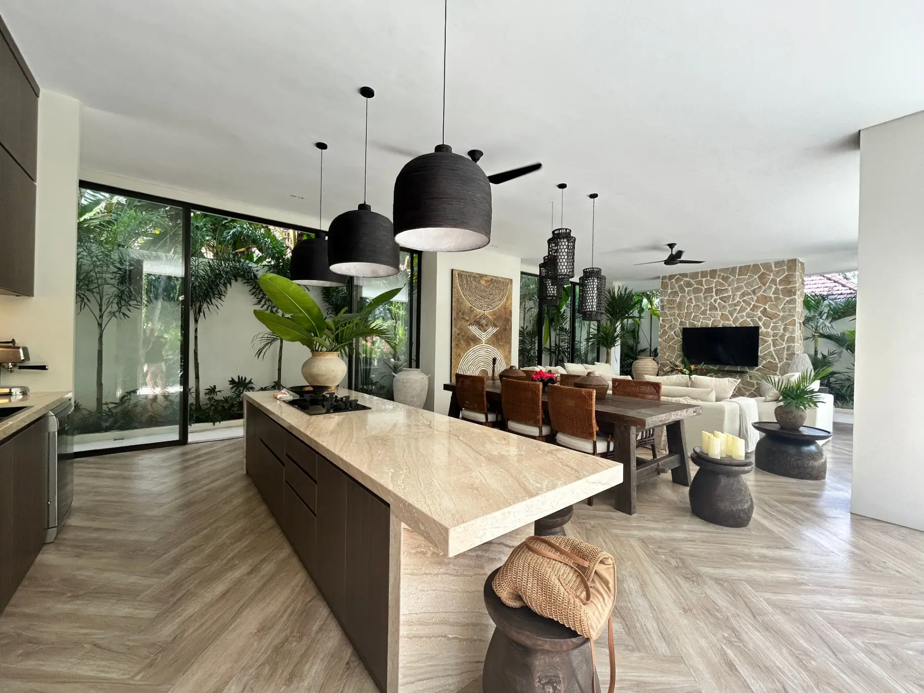 Modern Villa w/ Sunset & Jungle Forest Views — image 2