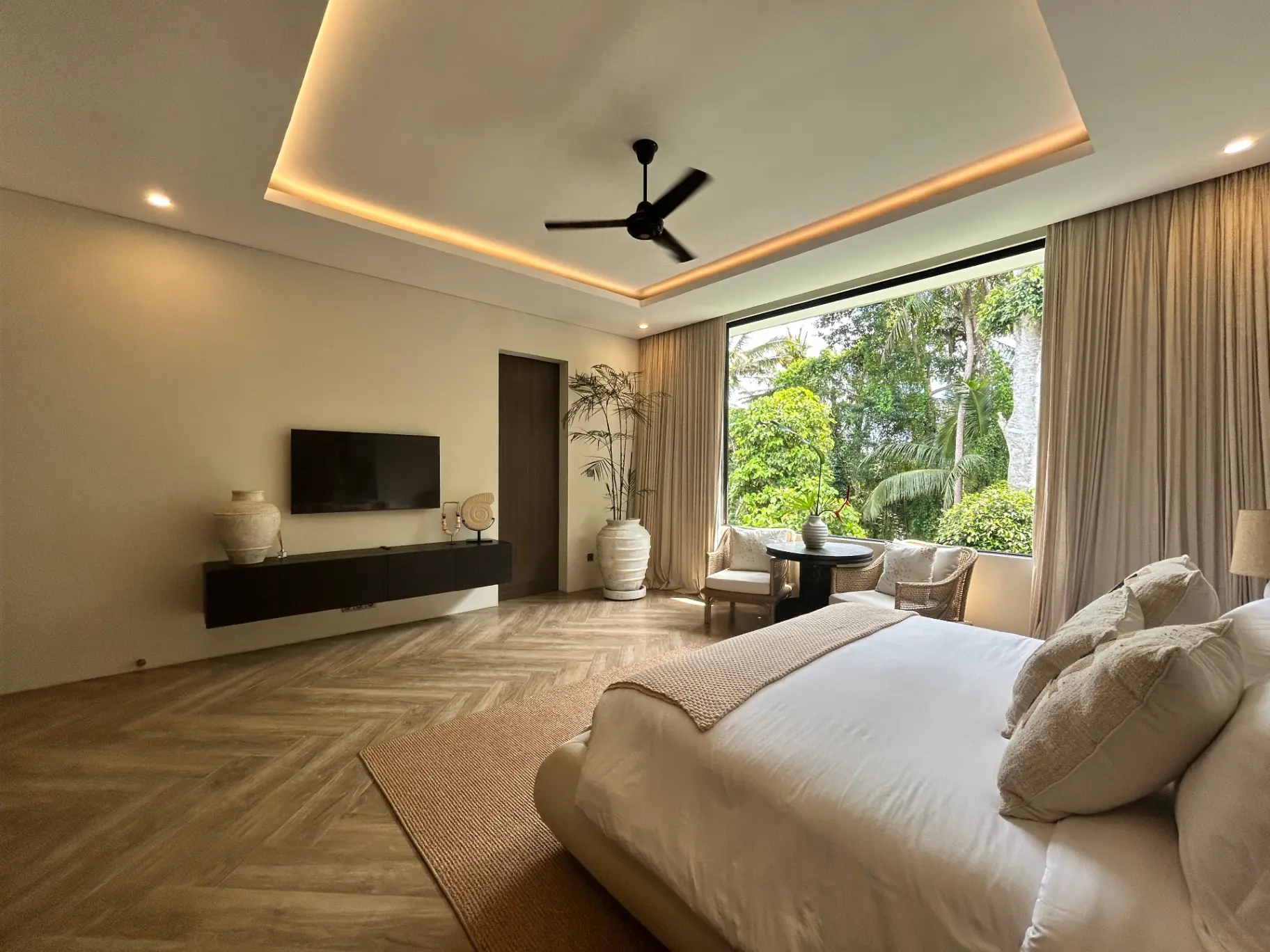 Modern Villa w/ Sunset & Jungle Forest Views — image 4