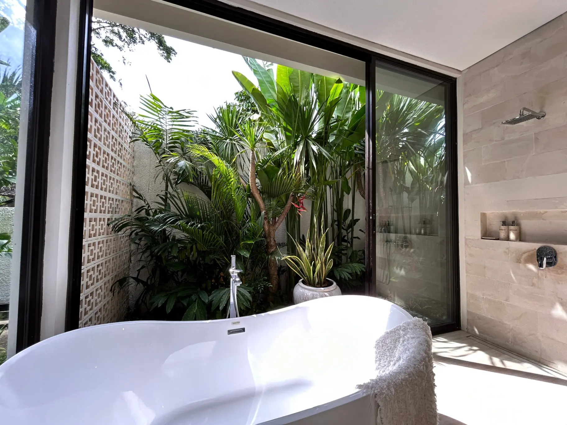 Modern Villa w/ Sunset & Jungle Forest Views — image 3