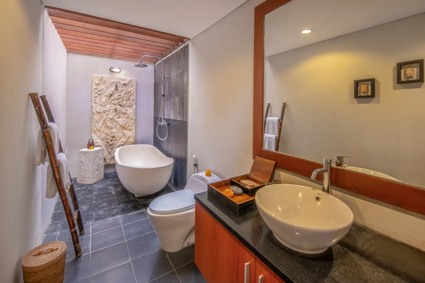 3 BEDROOM VILLA FULLY FURNISHED CLOSE TO NYANYI BEACH — image 4