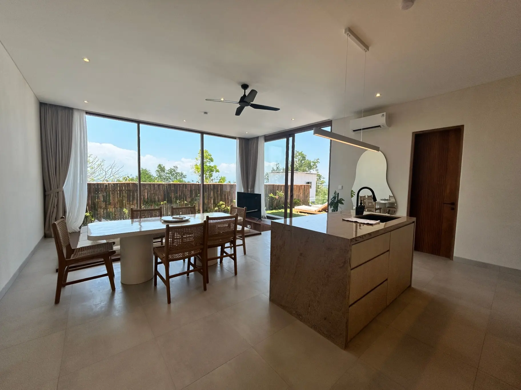 Luxury 2BR Villa w/ Ocean Views & Pool — image 3