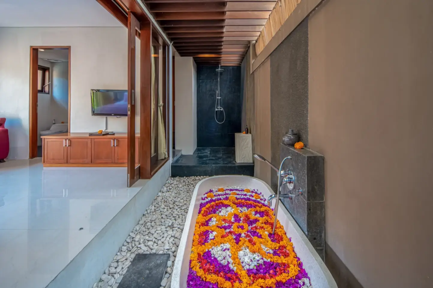 2 BEDROOM VILLA FULLY FURNISHED CLOSE TO NYANYI BEACH — image 4