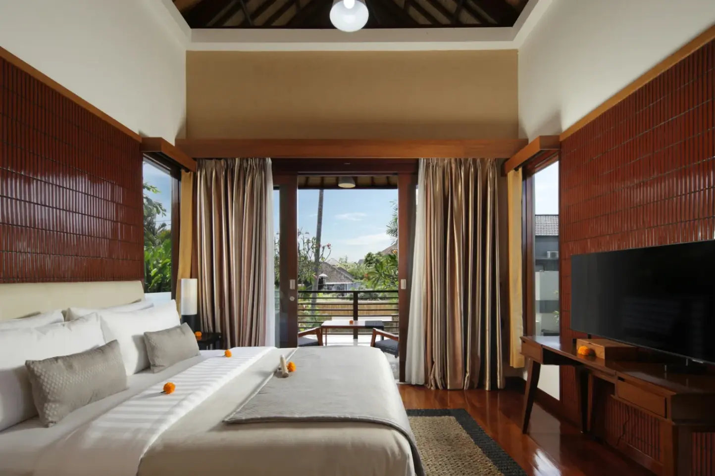 FULLY FURNISHED 3-BEDROOM VILLA IN PRIME BATU BOLONG LOCATION — image 2