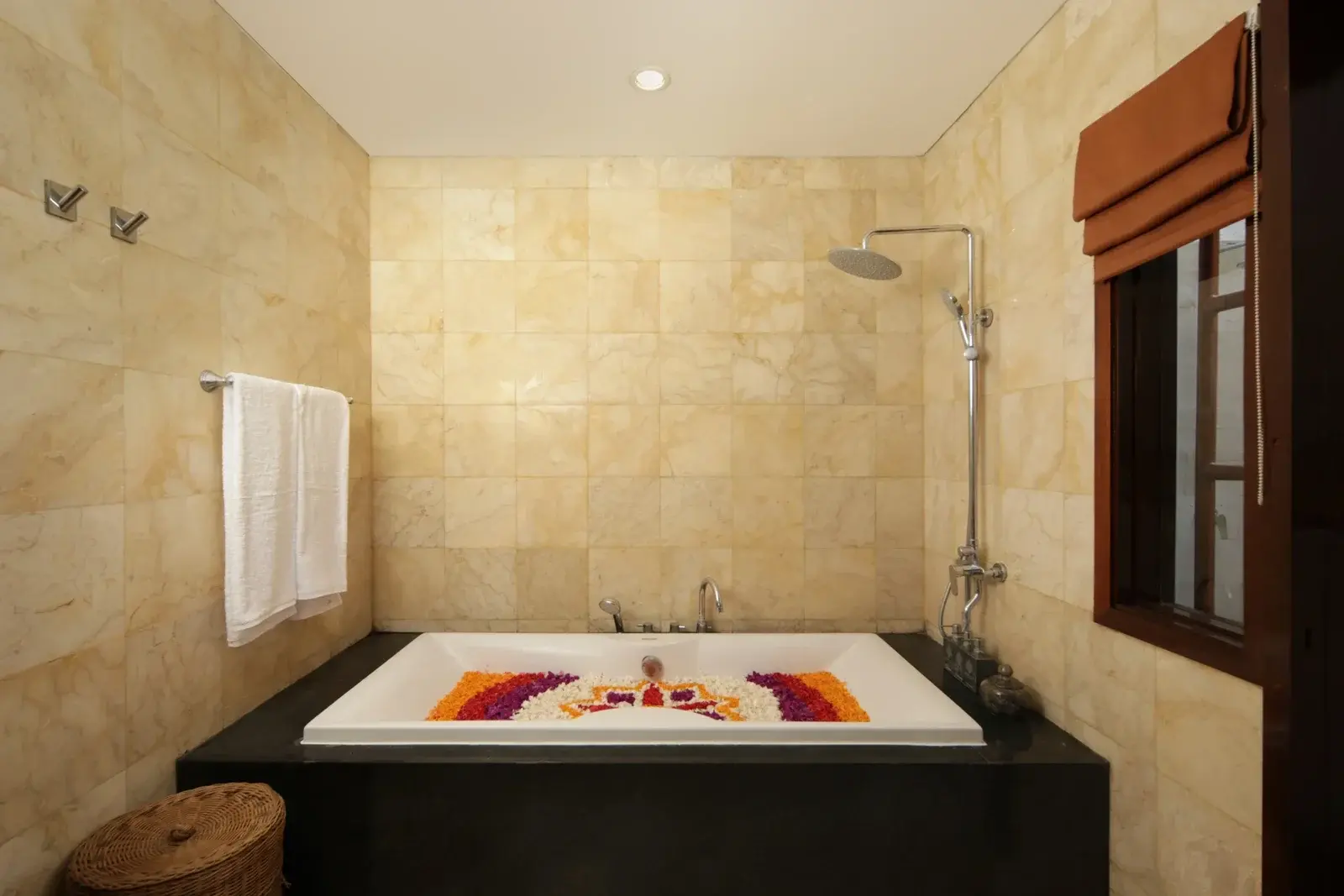 FULLY FURNISHED 3-BEDROOM VILLA IN PRIME BATU BOLONG LOCATION — image 3