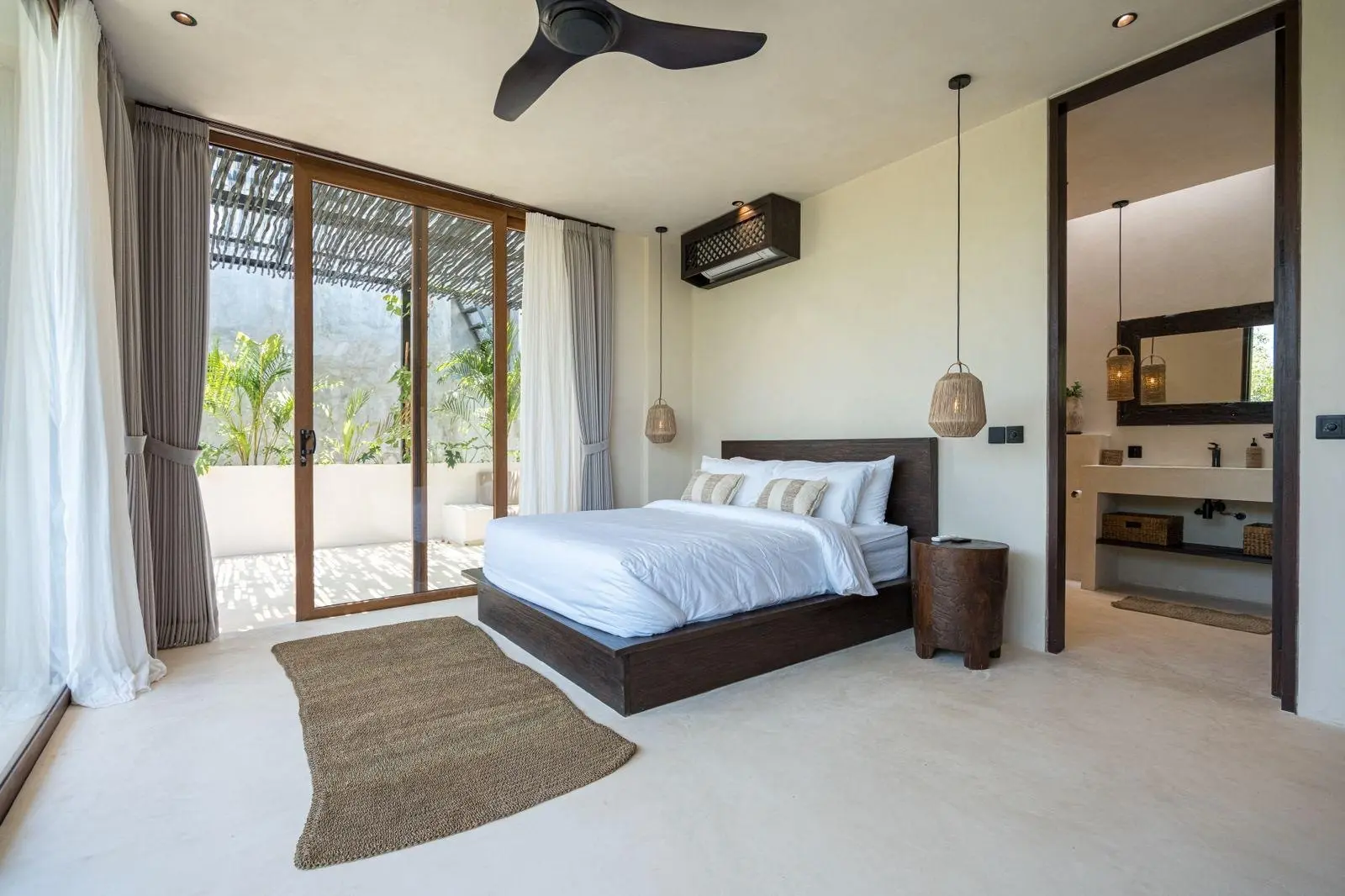 3BR Luxury Bohemian Villa w/ Ocean Views — image 2