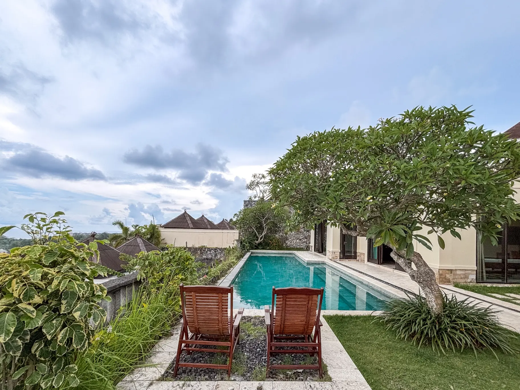 Sea View Uluwatu Garden Villa — image 2
