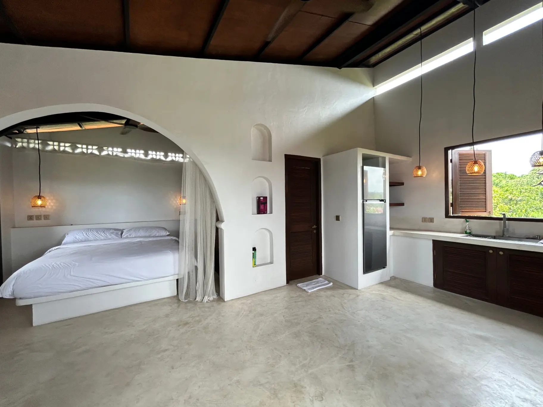 Mediterranean Studio Loft with Scenic Views – Penestanan — image 4