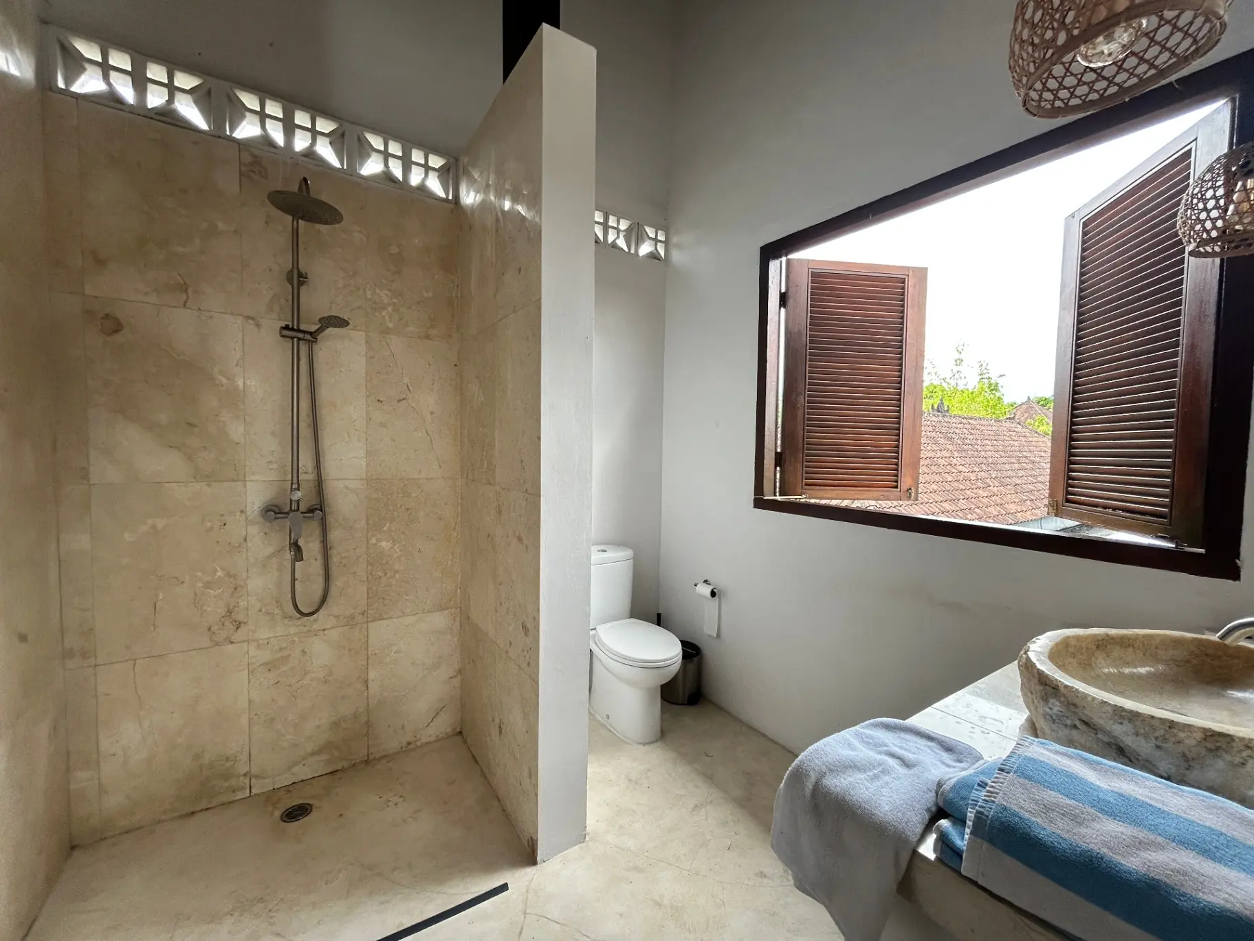 Mediterranean Studio Loft with Scenic Views – Penestanan — image 3