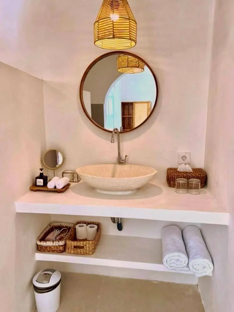Chic 2-Bedroom Villa with Private Pool in Padonan — image 4