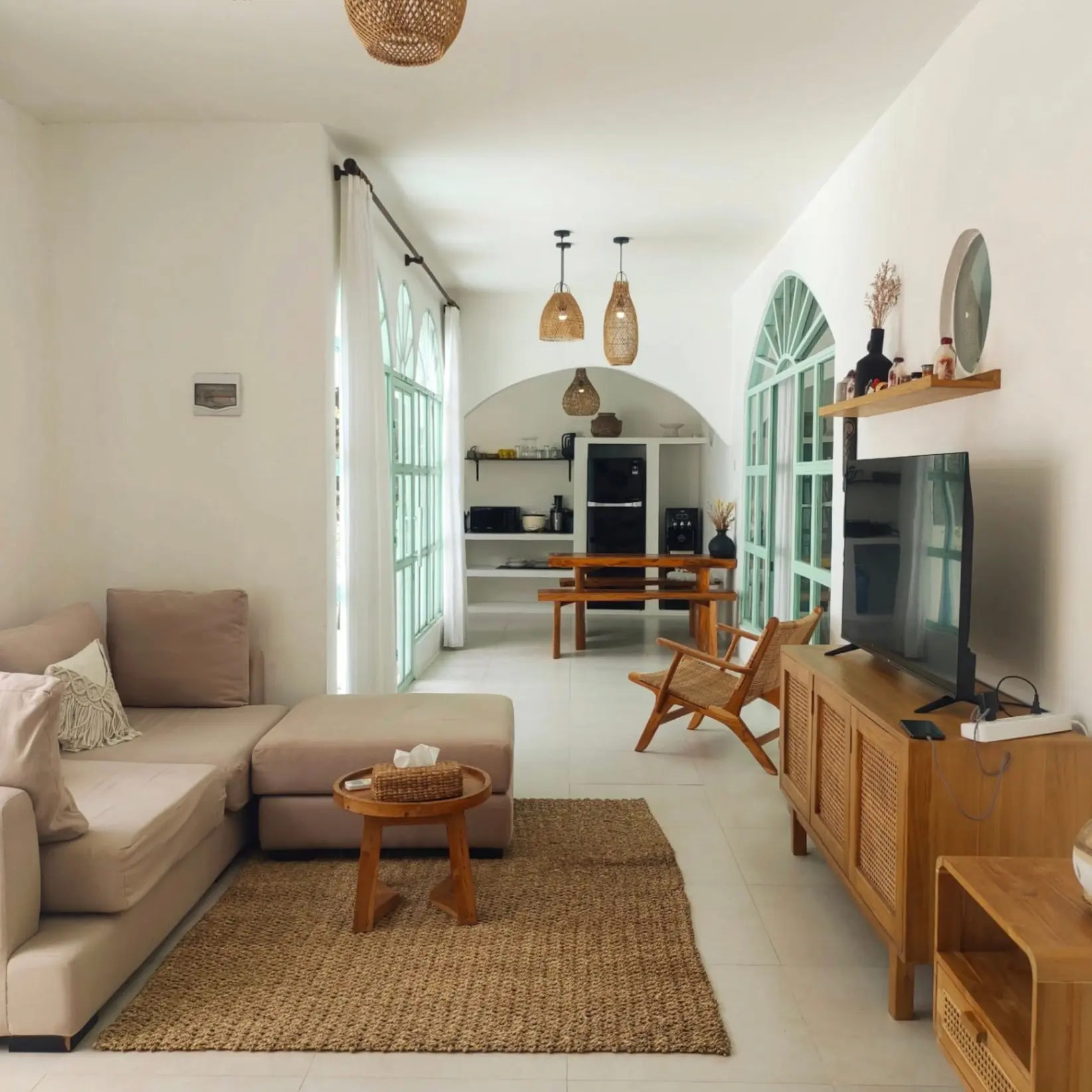 Chic 2-Bedroom Villa with Private Pool in Padonan — image 3