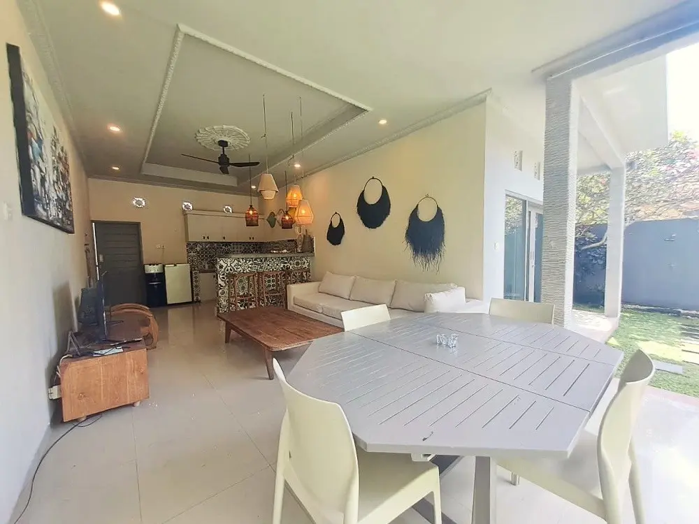 Beautiful Two Bedrooms Open Living Villa in Prime Location Batu Belig YRL2308 — image 3
