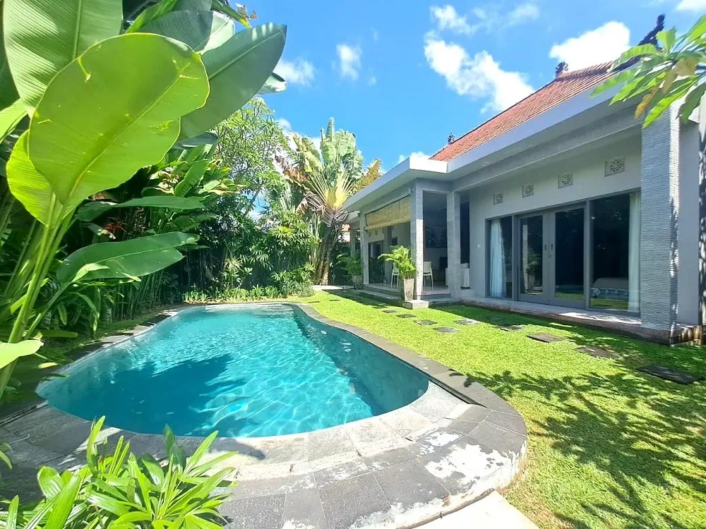 Beautiful Two Bedrooms Open Living Villa in Prime Location Batu Belig YRL2308